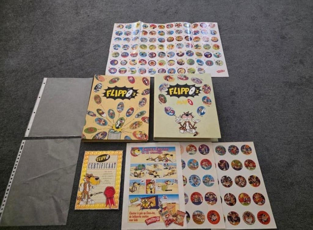 Complete flippo set map 1&2 inclusief certificaat en extras, Verzamelen, Ophalen of Verzenden, Griezel, Losse flippo's, Met verzamelmap(pen)