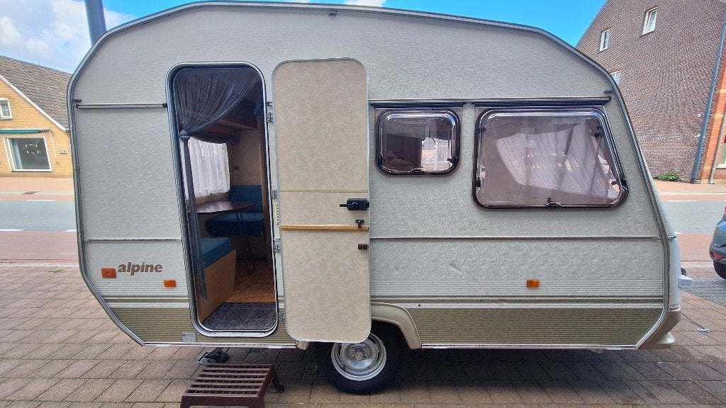 Sprite Alpine 4 persoons lichtgewicht caravan, goede staat!!, Caravans en Kamperen, Standaardzit, Luifel, Particulier, Dwarsbed