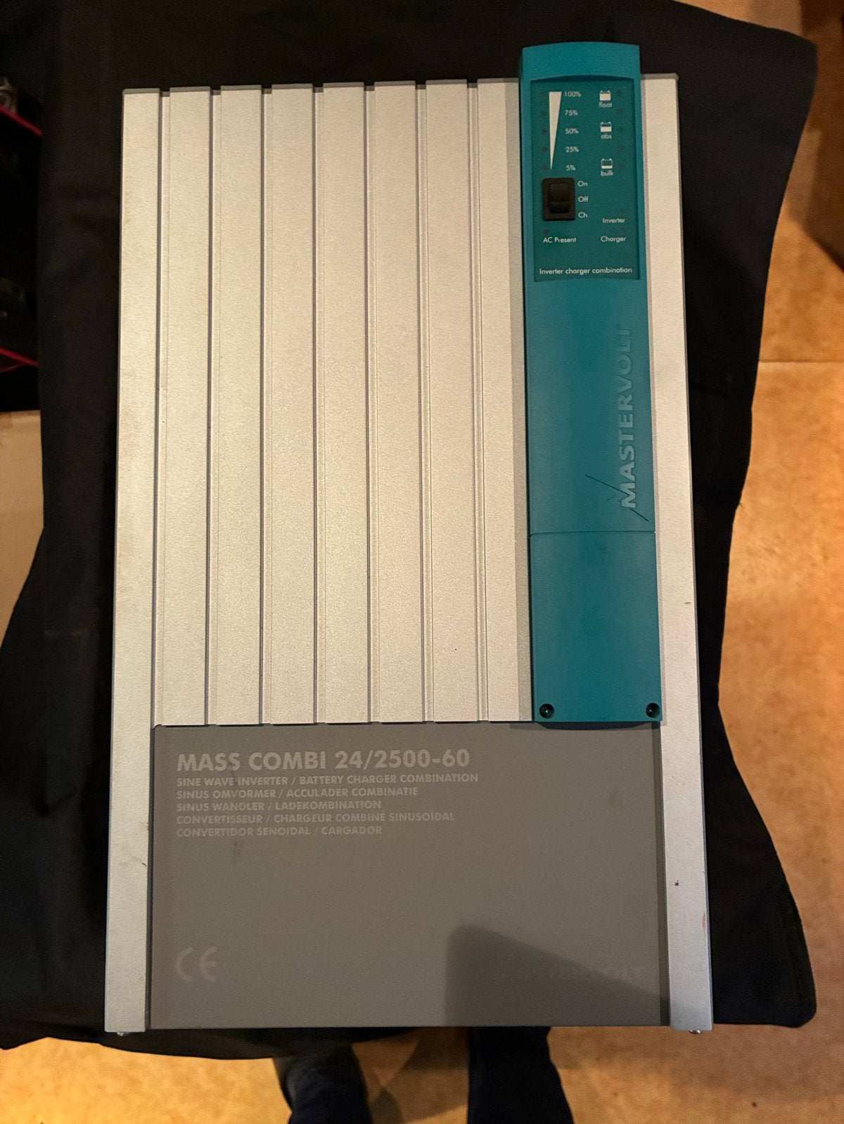 Mastervolt Mass Combi 24/2500-60 Omvormer/Acculader, Ophalen of Verzenden, Gebruikt, Motor en Techniek