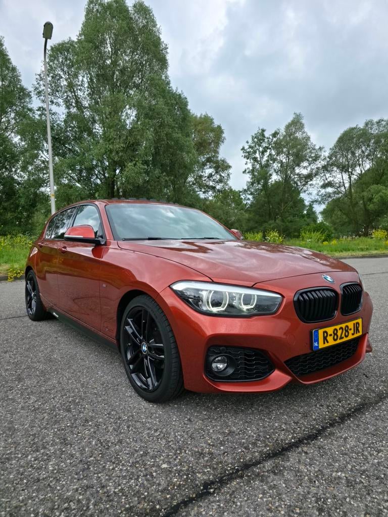 BMW 1-Serie 118i M-Sport Automaat Shadowline, Auto's, 1295 kg, Overige kleuren, 650 kg, 19 km/l