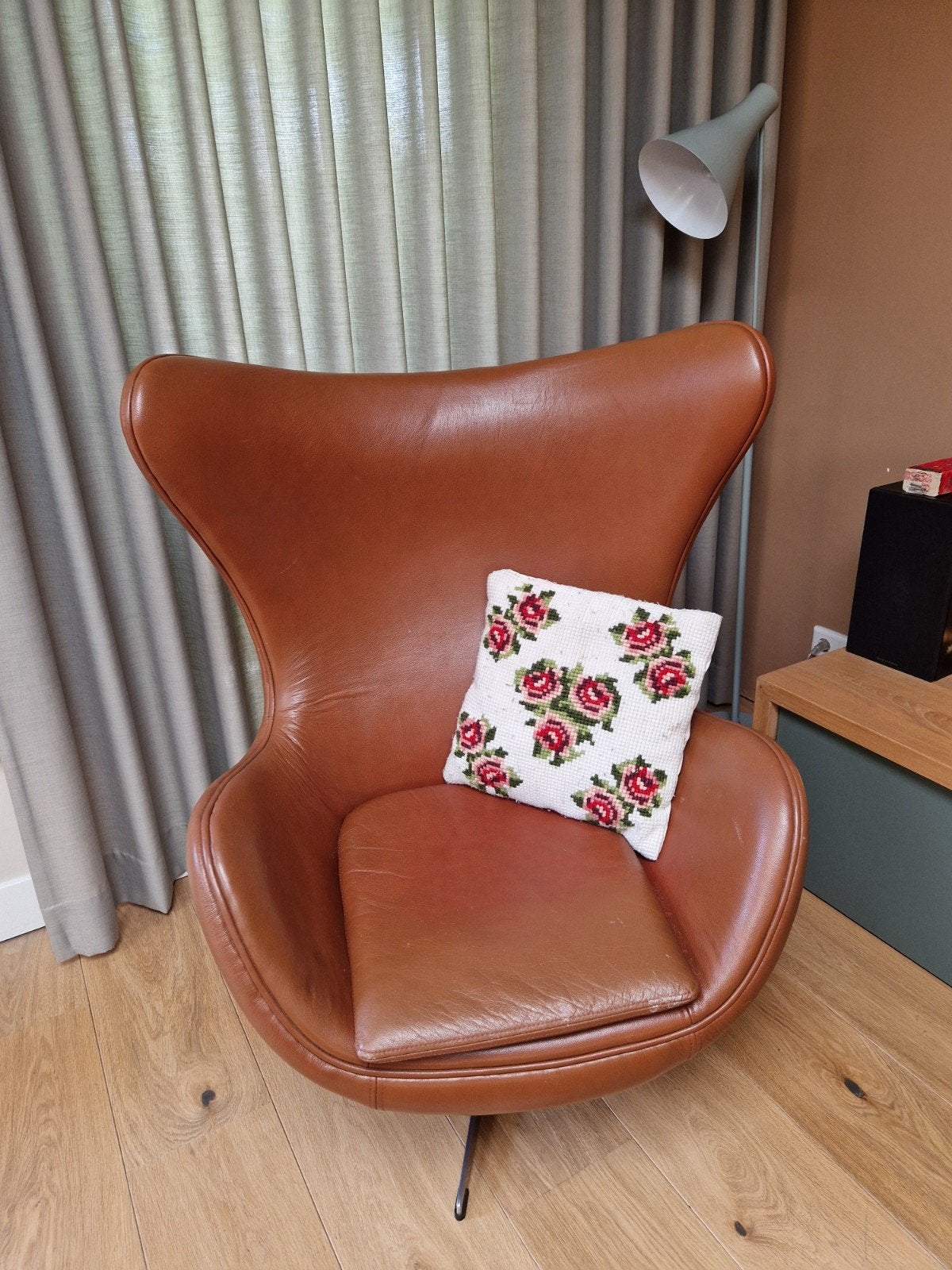 replica Vintage Egg Chair in cognac leer - Arne Jacobsen sti, Huis en Inrichting, Fauteuils, Ophalen, Gebruikt, Vintage, Mid-century modern, Scandinavisch design