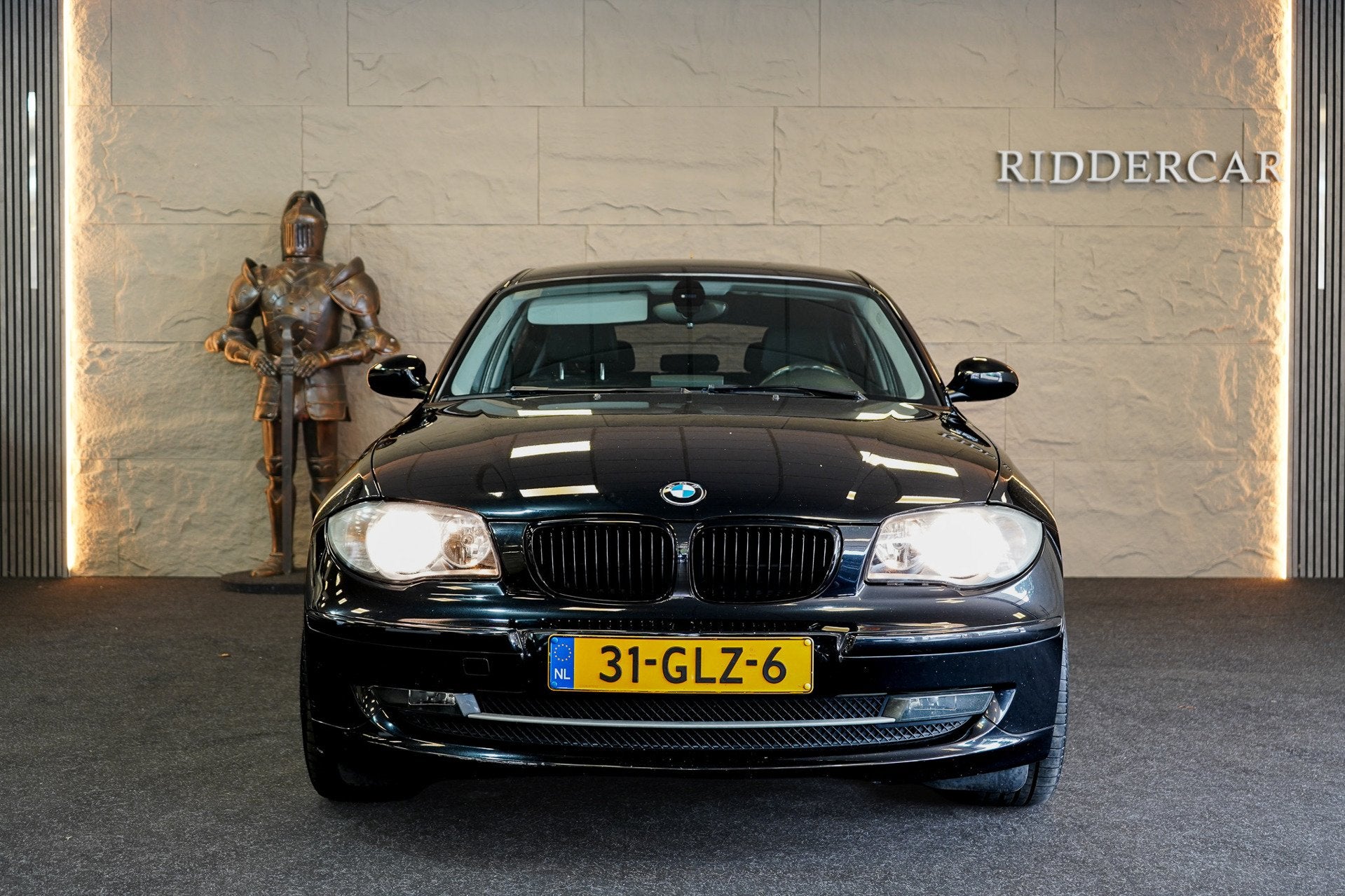 BMW 1-serie 120i Business Line|NAP|CRUISE|AIRCO|VELGEN|, Auto's, 1-Serie, Achterwielaandrijving, 4 cilinders, Zwart