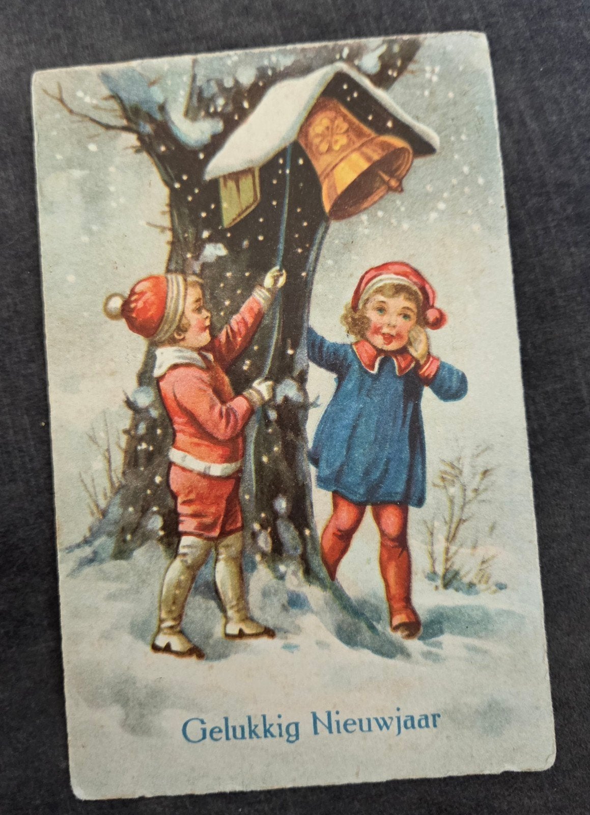 Antieke Gelukkig Nieuwjaar Ansichtkaart - Kinderen met Bel, Verzenden, Voor 1920, Gelopen, Feest(dag)