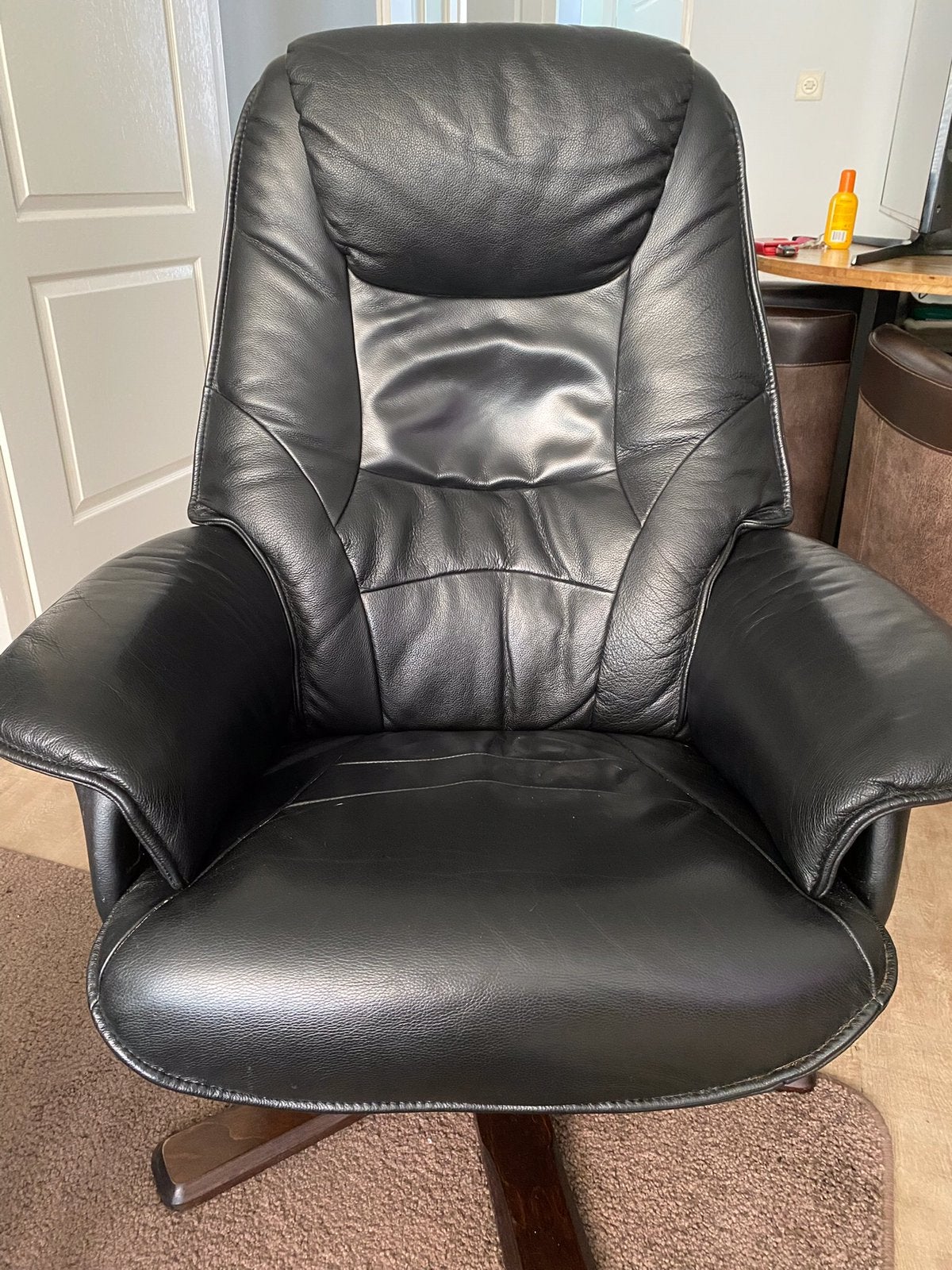 Lederen relax fauteuil, Ophalen, Relax, Zo goed als nieuw, 50 tot 75 cm