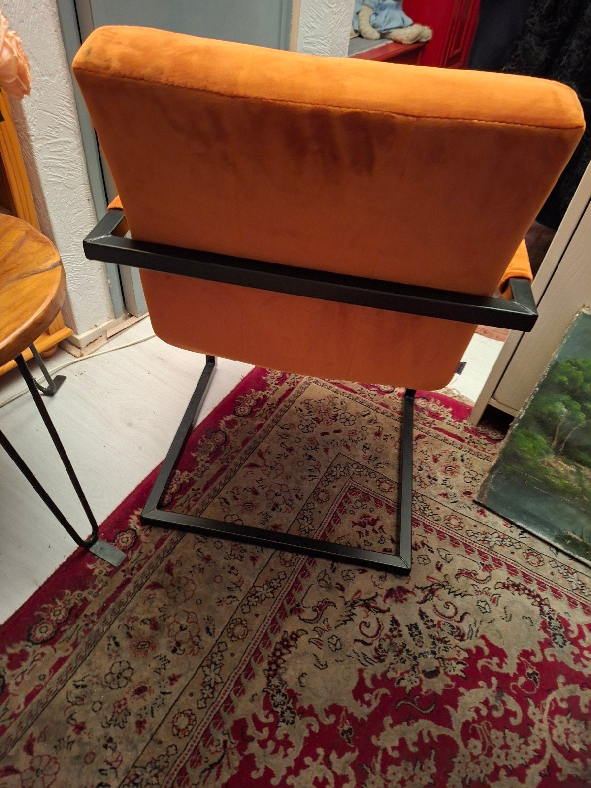 Oranje fluwelen stoel met zwart metalen frame, Ophalen, Overige kleuren, Modern, Industrieel, Zo goed als nieuw