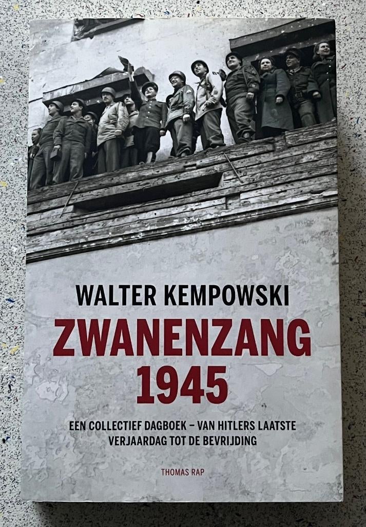 Zwanenzang 1945 Van Hitlers verjaardag tot bevrijdingsdag, Tweede Wereldoorlog, Verzenden, Zo goed als nieuw, Algemeen