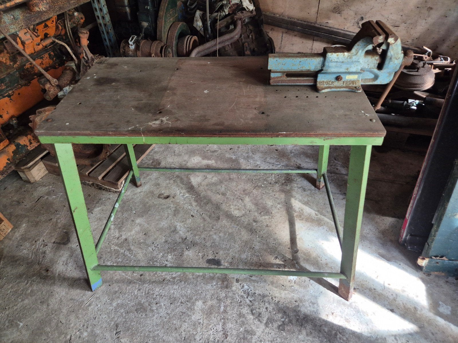 werkbank met bankschroef, Doe-het-zelf en Verbouw, Werkbanken, Ophalen, Gebruikt, 70 tot 120 cm, Bankschroef