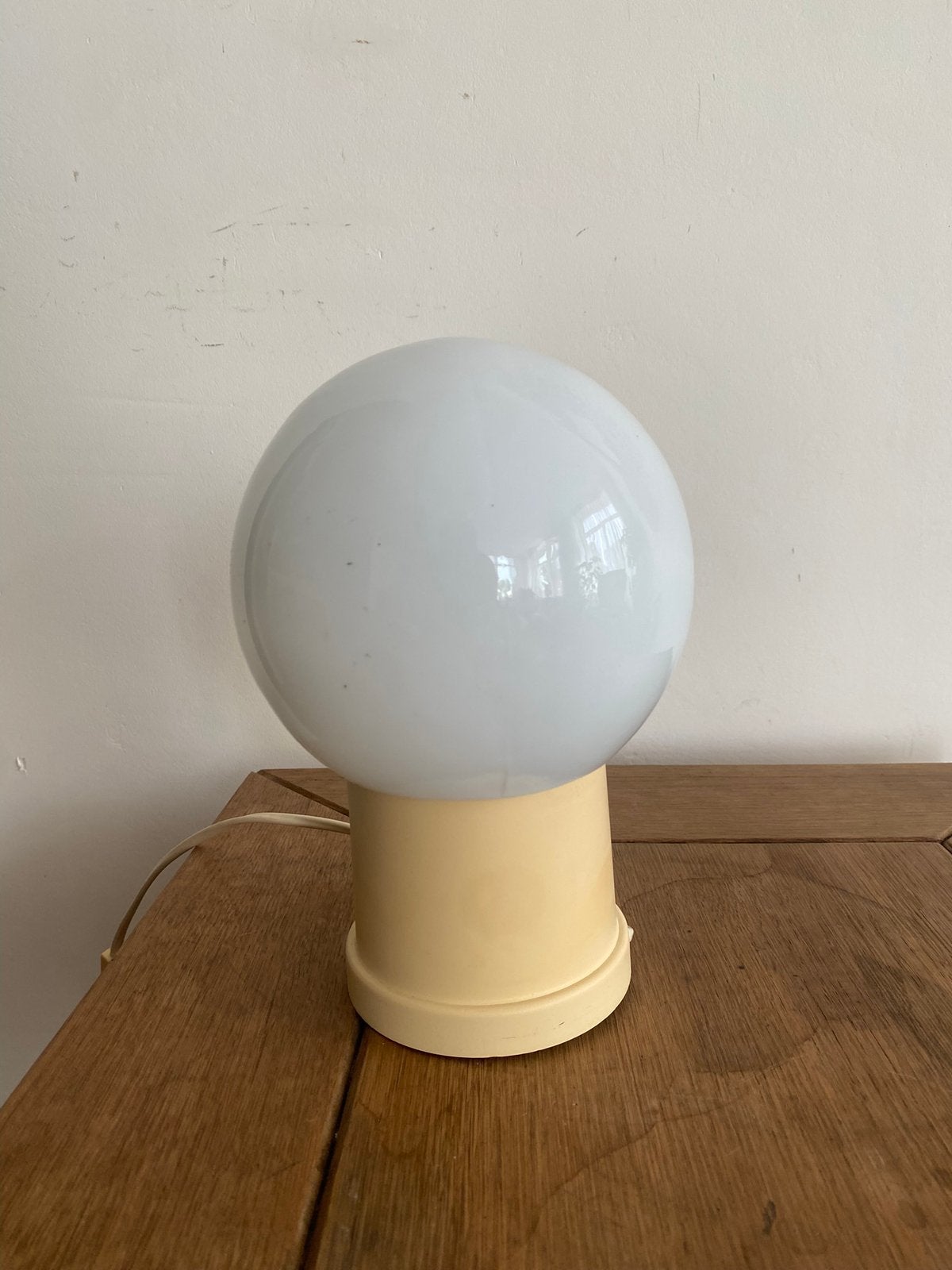 Prachtige vintage bollamp, Huis en Inrichting, Lampen | Tafellampen, Vintage, Wit, Ophalen of Verzenden, Glas