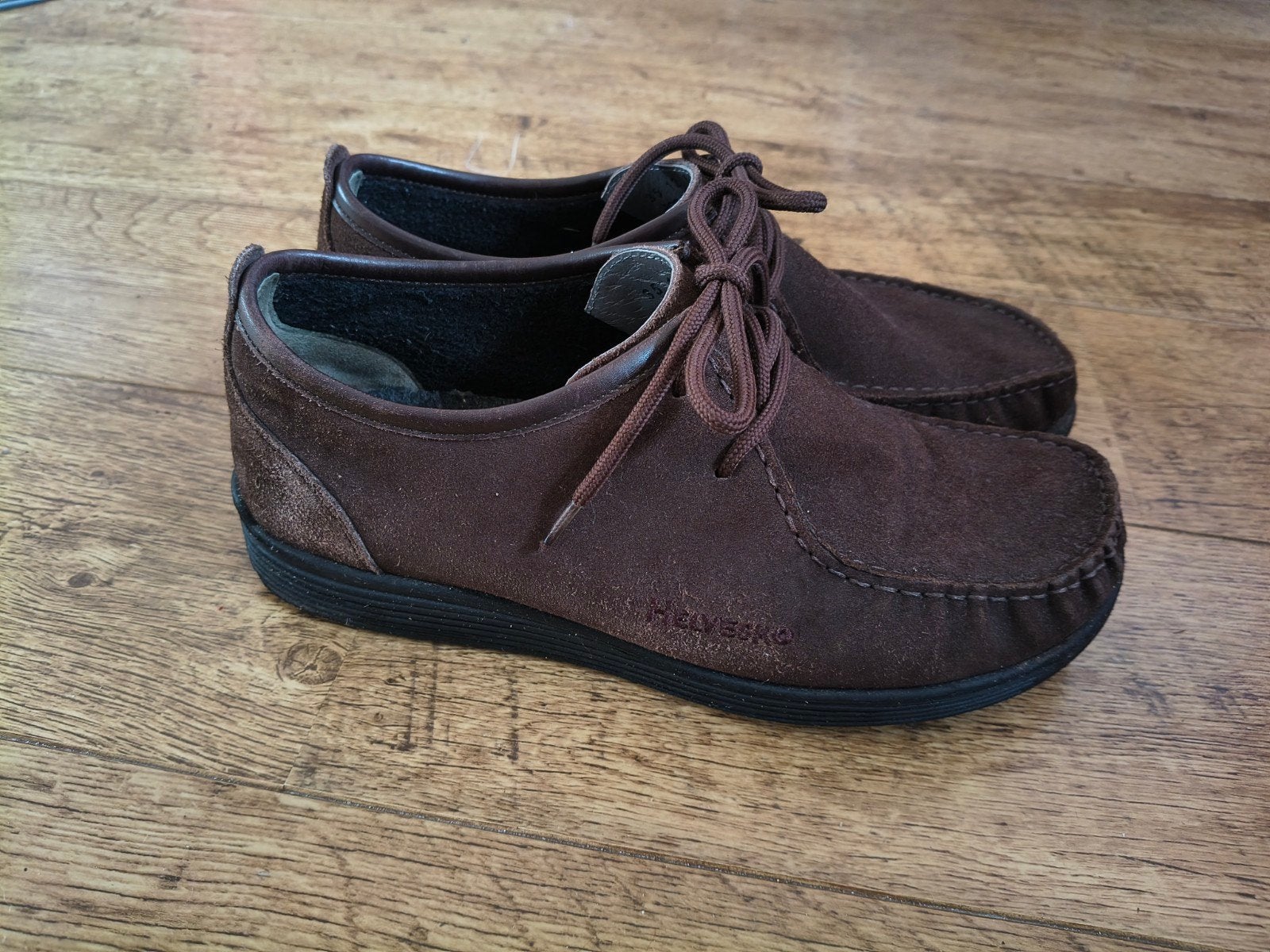 moccasins / loafers Helvesko 40, bruin suede., Kleding | Dames, Schoenen met lage hakken, Bruin, Helvesko, Ophalen of Verzenden