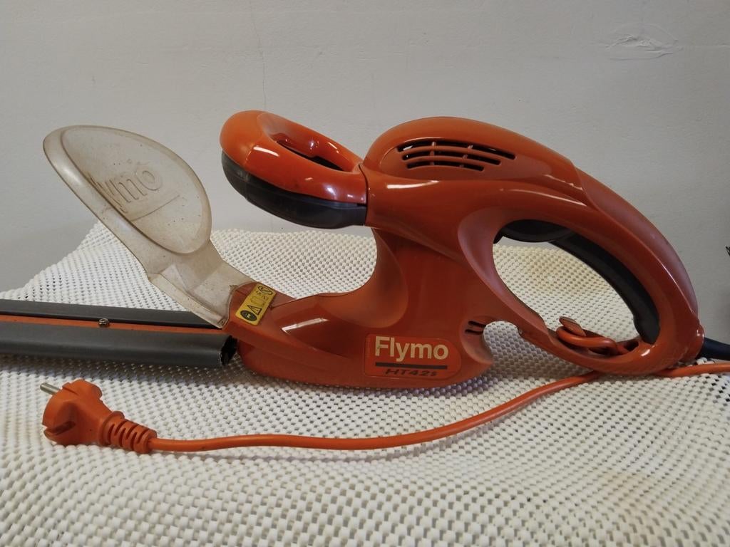 Flymo HT42S elektrische heggenschaar - 42cm blad, Tuin en Terras, Heggenscharen, Ophalen, Gebruikt, Elektrisch, Flymo