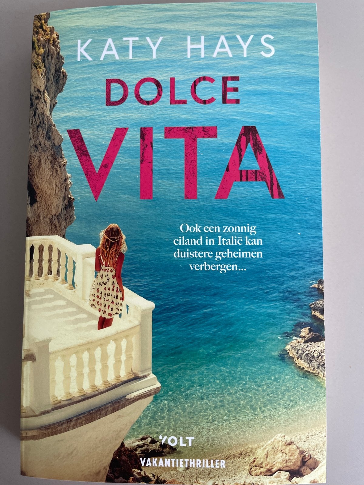 Dolce Vita - Katy Hays (Vakantiethriller), Ophalen of Verzenden, Zo goed als nieuw, Europa overig