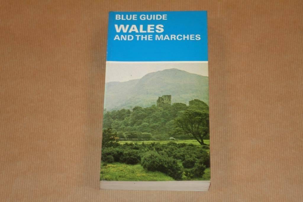 Wales and the Marches - Blue Guide, Europa, Ophalen of Verzenden, Reisgids of -boek, Gelezen