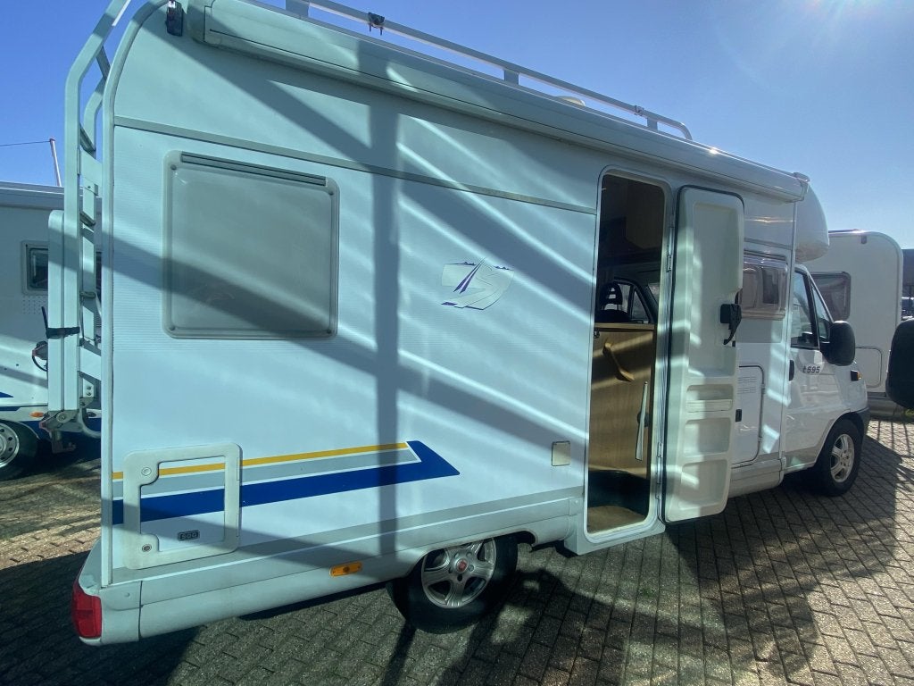 Bürstner T595 AIRCO 2.8 128 pk Fransbed, Caravans en Kamperen, Ringverwarming, Fiat, Achteruitrijcamera, 6 tot 7 meter