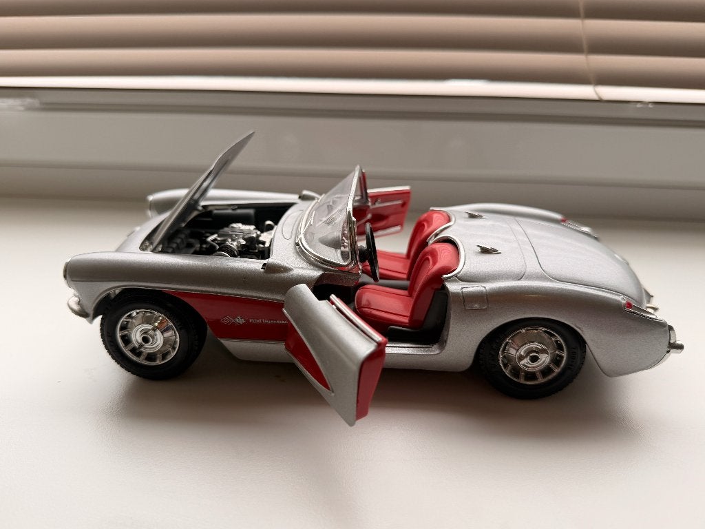 Bburago Chevrolet Corvette 1957 Grijs schaal 01:18, Ophalen, Zo goed als nieuw, Auto, Bburago