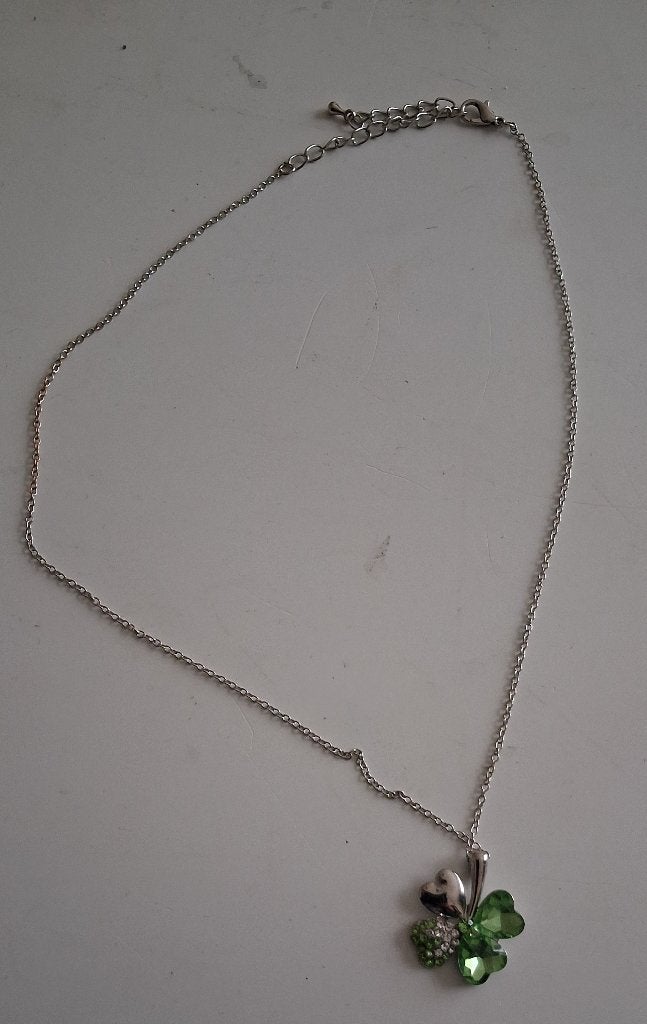 ketting met klavertje vier, Ophalen of Verzenden, Gebruikt, Overige materialen, Met hanger