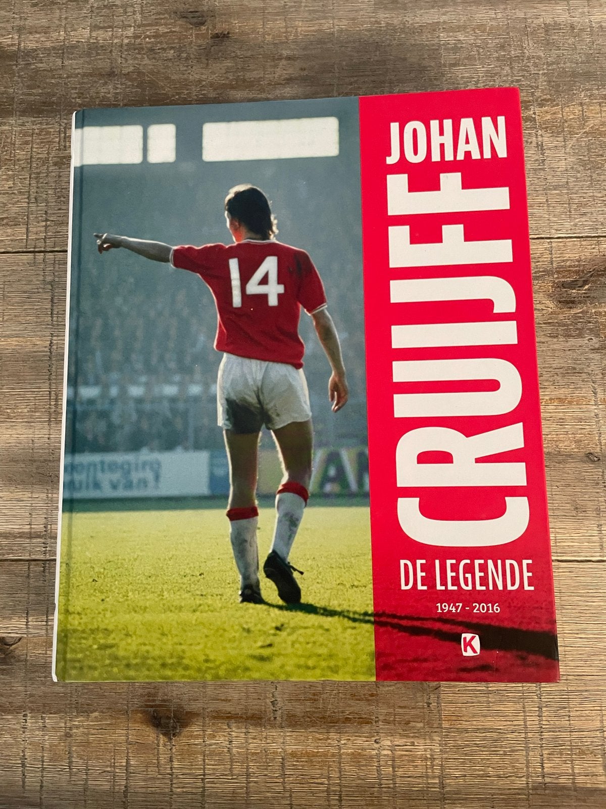 Johan Cruijff: De Legende 1947-2016 - Voetbalboek, Ophalen of Verzenden, Zo goed als nieuw, Balsport