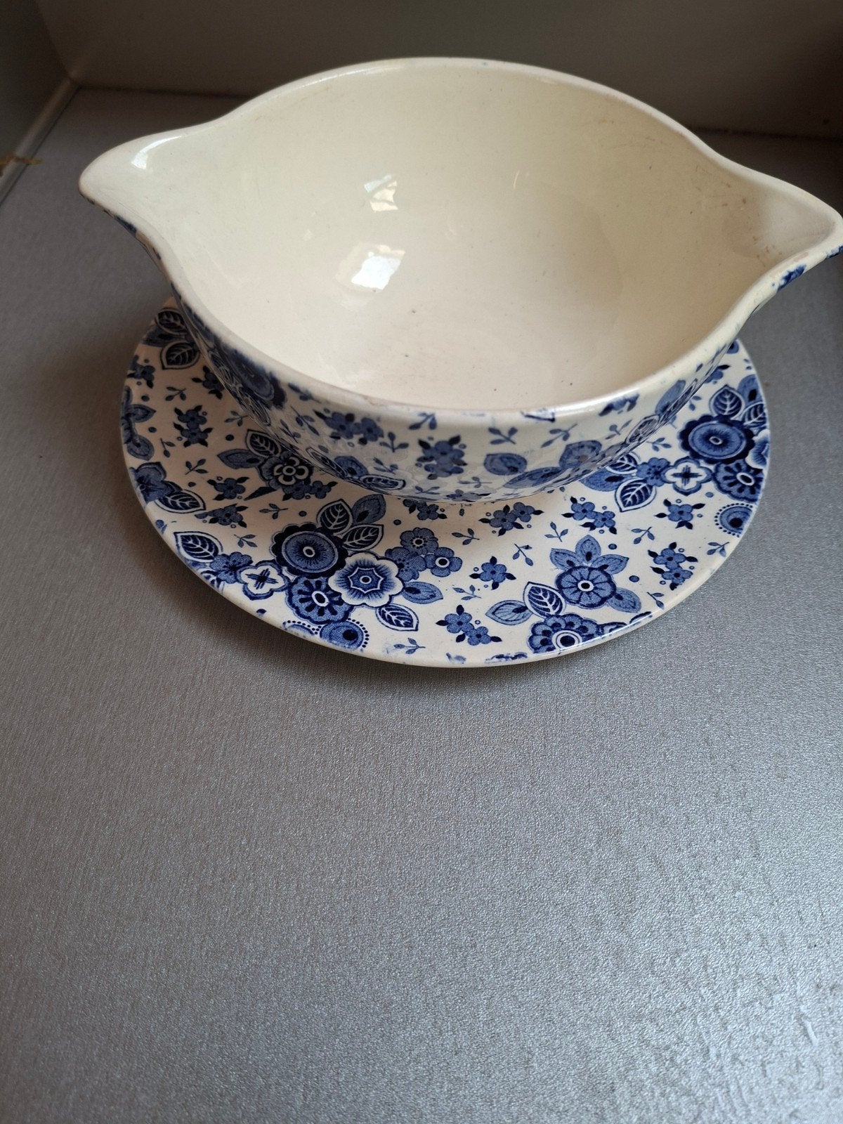 Antieke juskom met schotel - Blauw bloemmotief, Antiek en Kunst, Ophalen of Verzenden