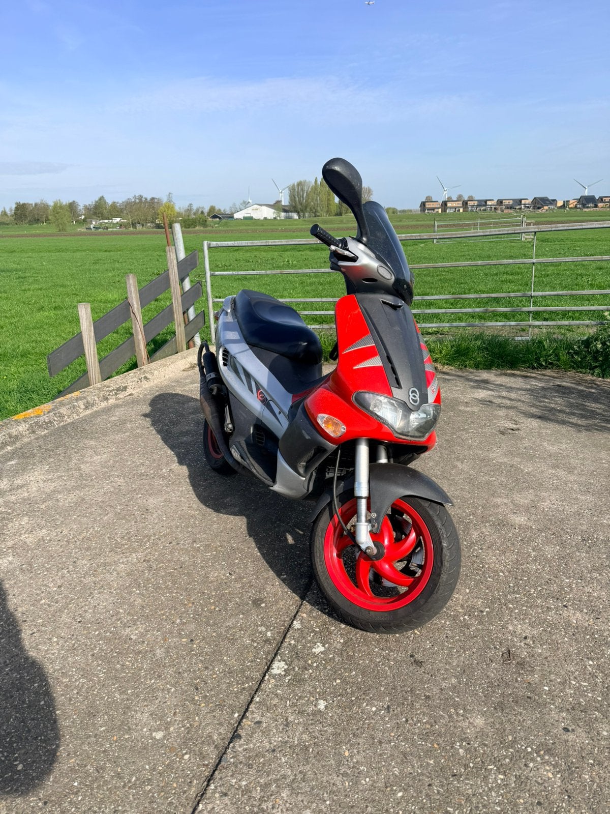 Gilera runner 70cc dd brom, Fietsen en Brommers, Scooters | Piaggio, Zo goed als nieuw, Overige modellen, Tweetakt, Ophalen