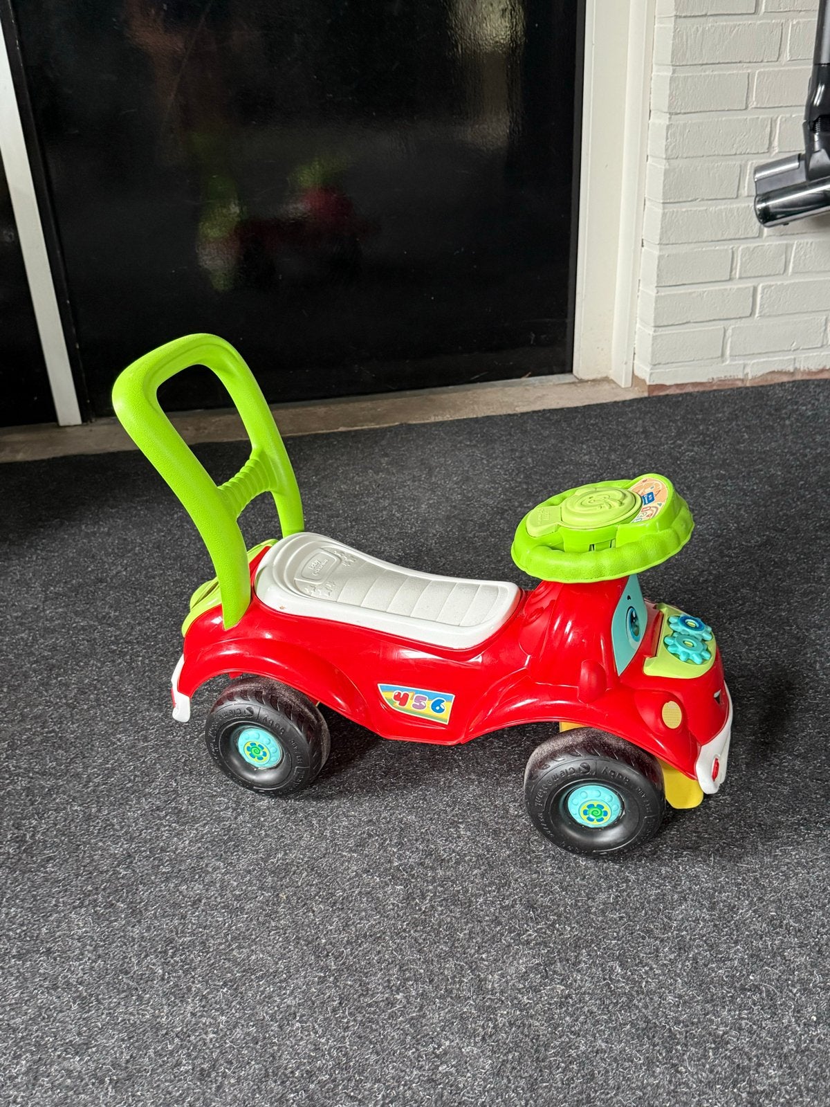 Rode loopauto met rugleuning, Kinderen en Baby's, Ophalen, Gebruikt, Loopvoertuig