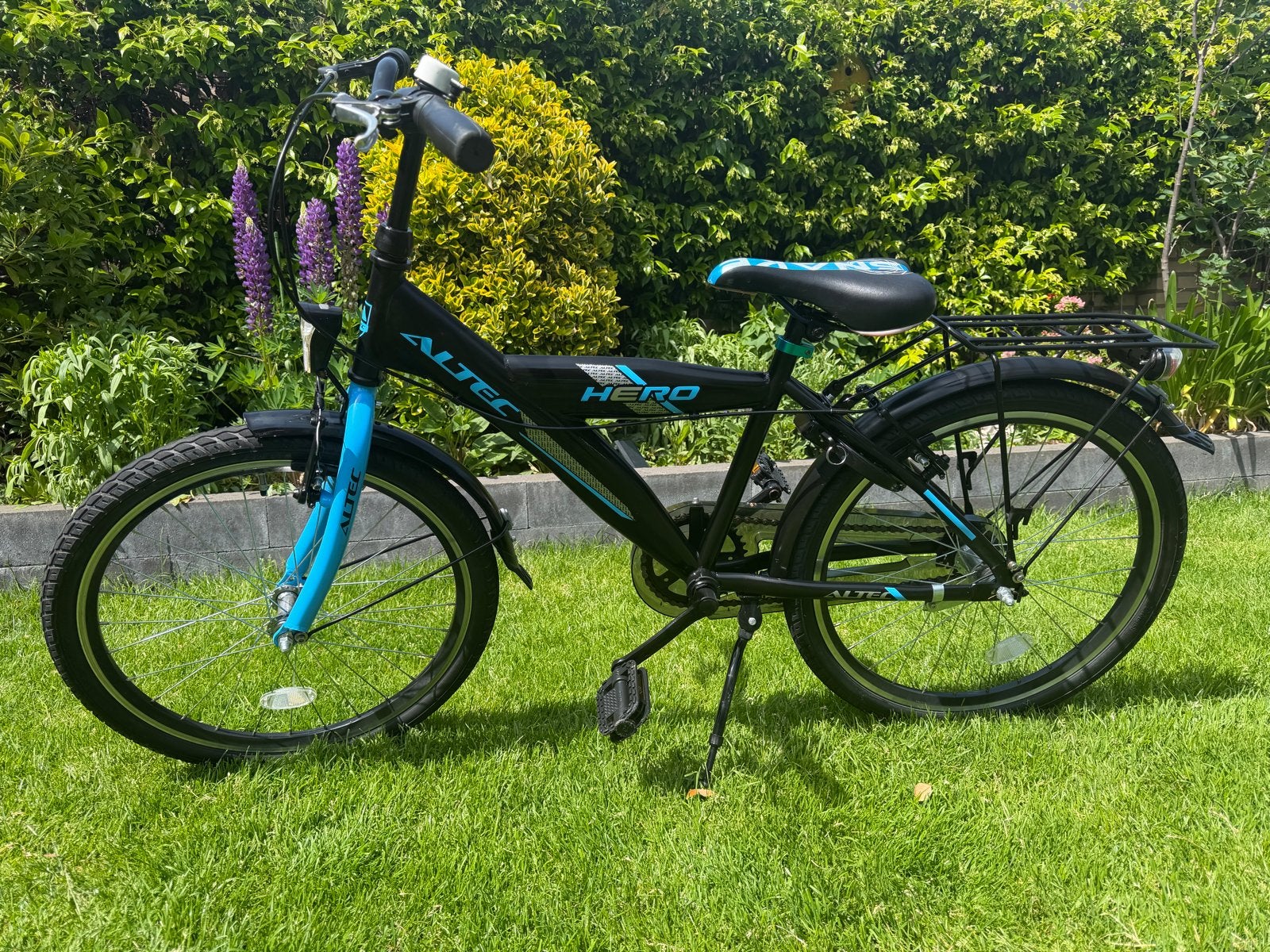 Altec Hero Kinderfiets - Zwart/Blauw 22Inch goede staat., Ophalen, Gebruikt, 20 inch of meer