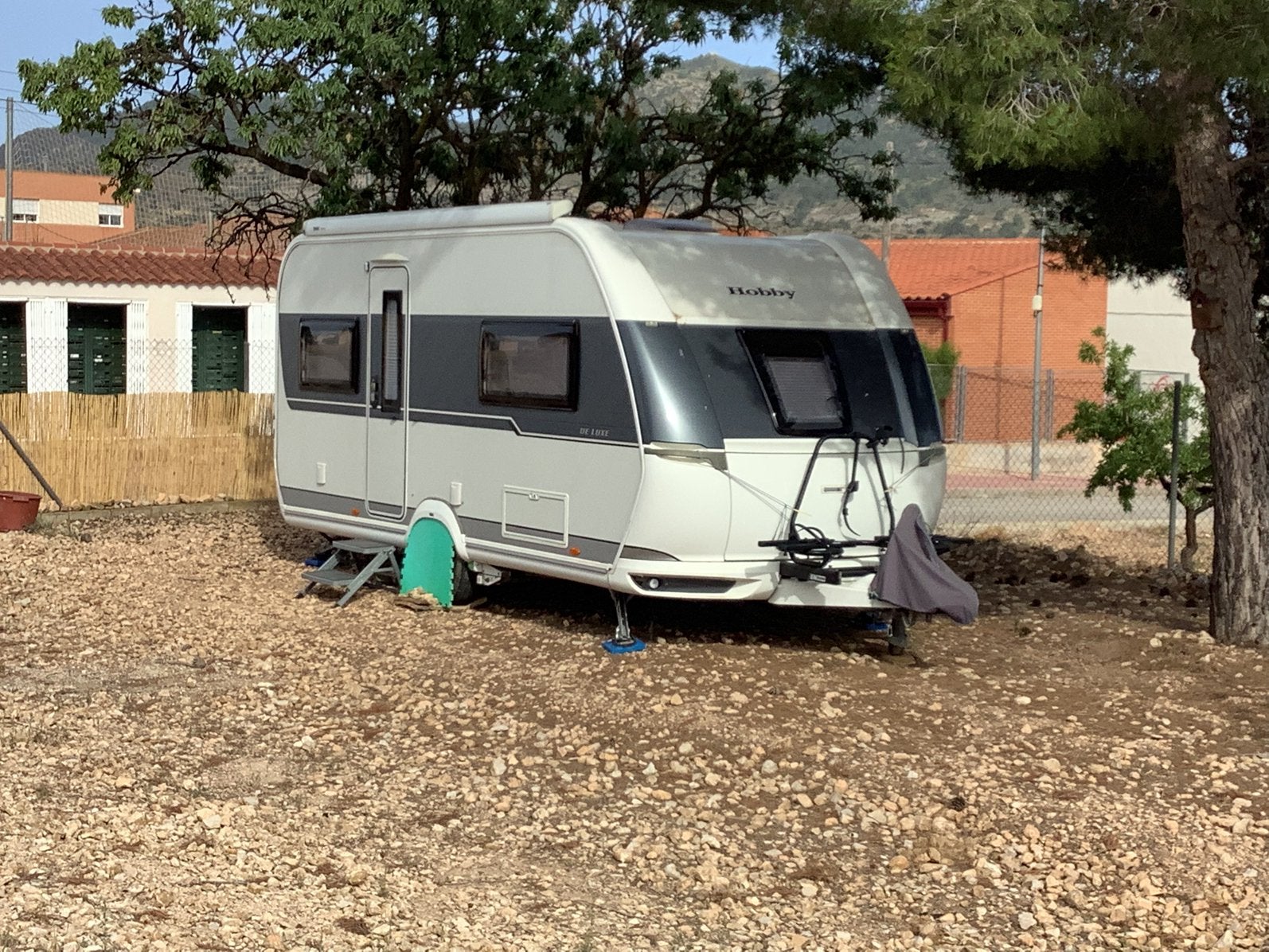 Hobby 460 ufe, Caravans en Kamperen, Rondzit, Bedrijf, Dwarsbed, 4 tot 5 meter