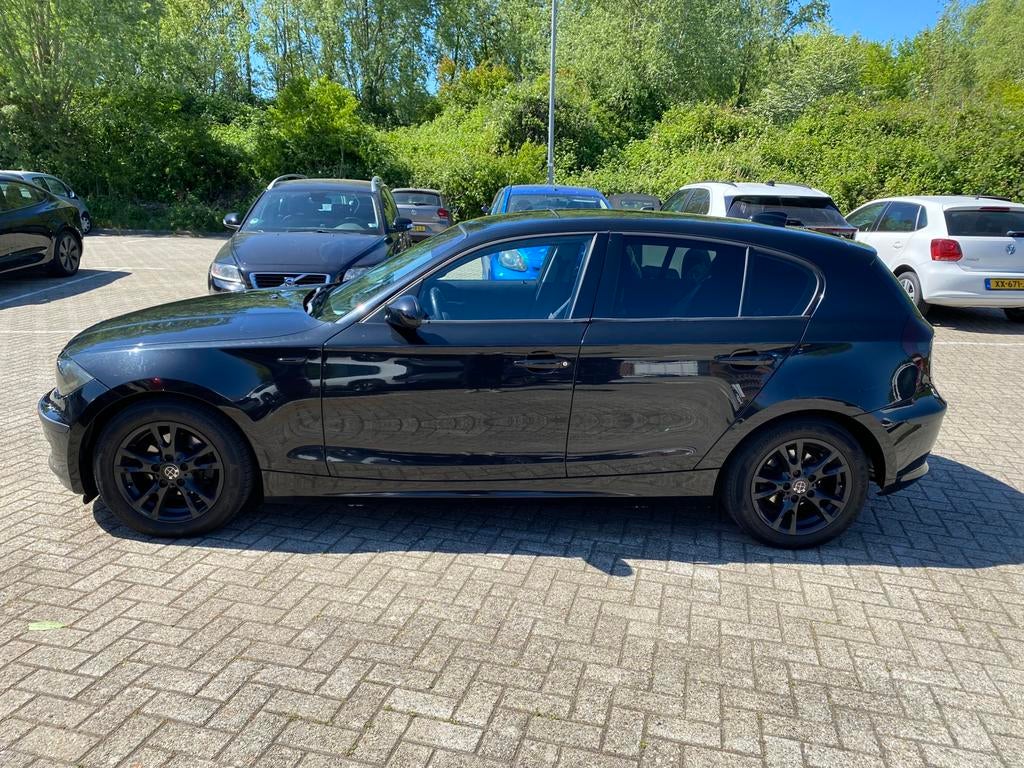 BMW 1-Serie 116I 5DR 2008 Zwart | CARPLAY |NLAUTO | APK 9-26, 1-Serie, 4 cilinders, Origineel Nederlands, Onderhoudsboekje