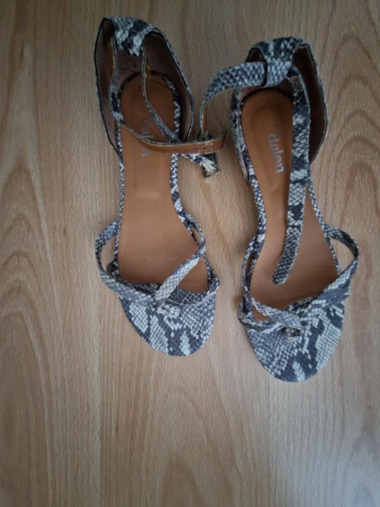 sandalen dierenprint, Ophalen of Verzenden, Nieuw, Beige, Sandalen of Muiltjes