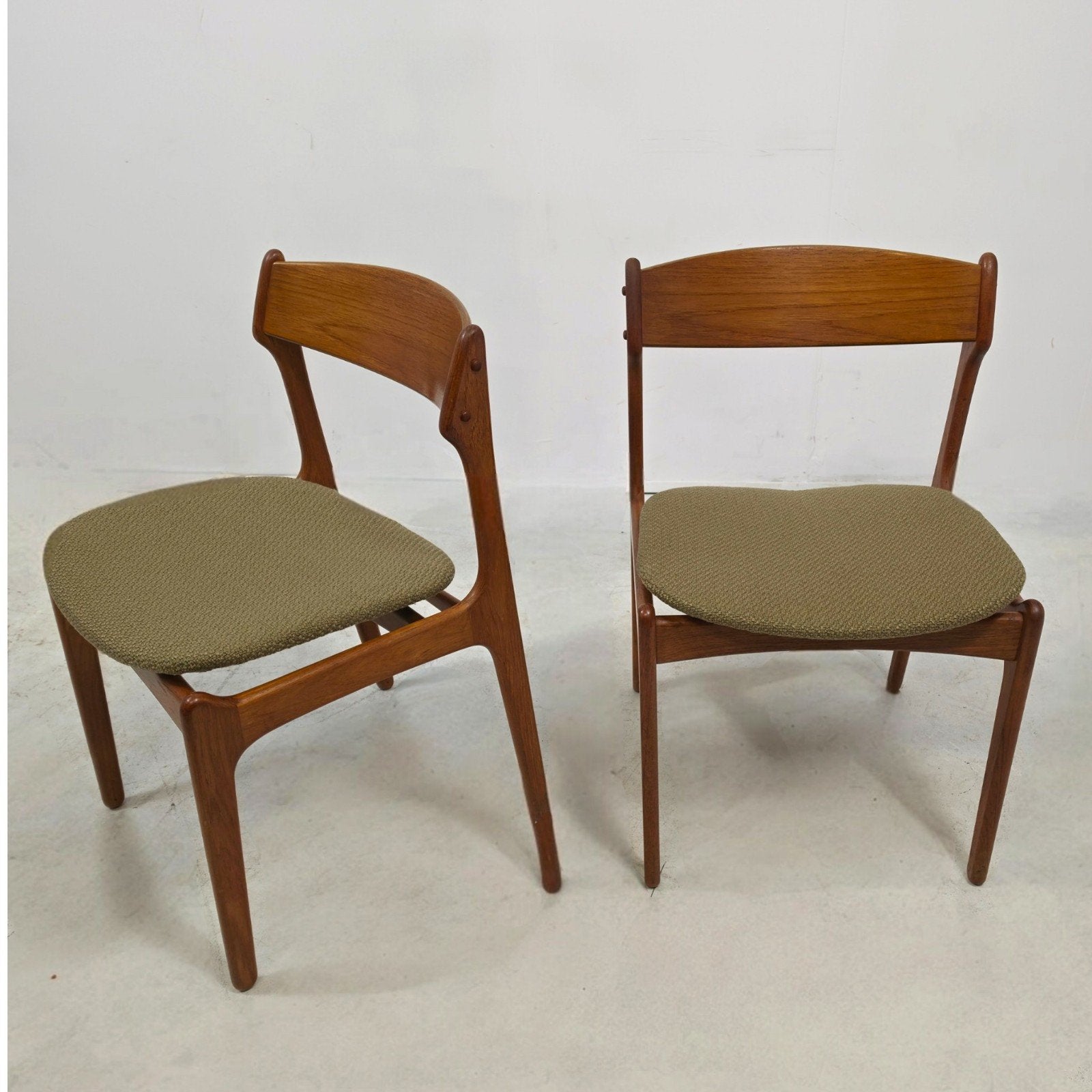 4x Erik Buch deens design eetkamerstoelen 60s herstoffeerd, Ophalen, Bruin, Vier
