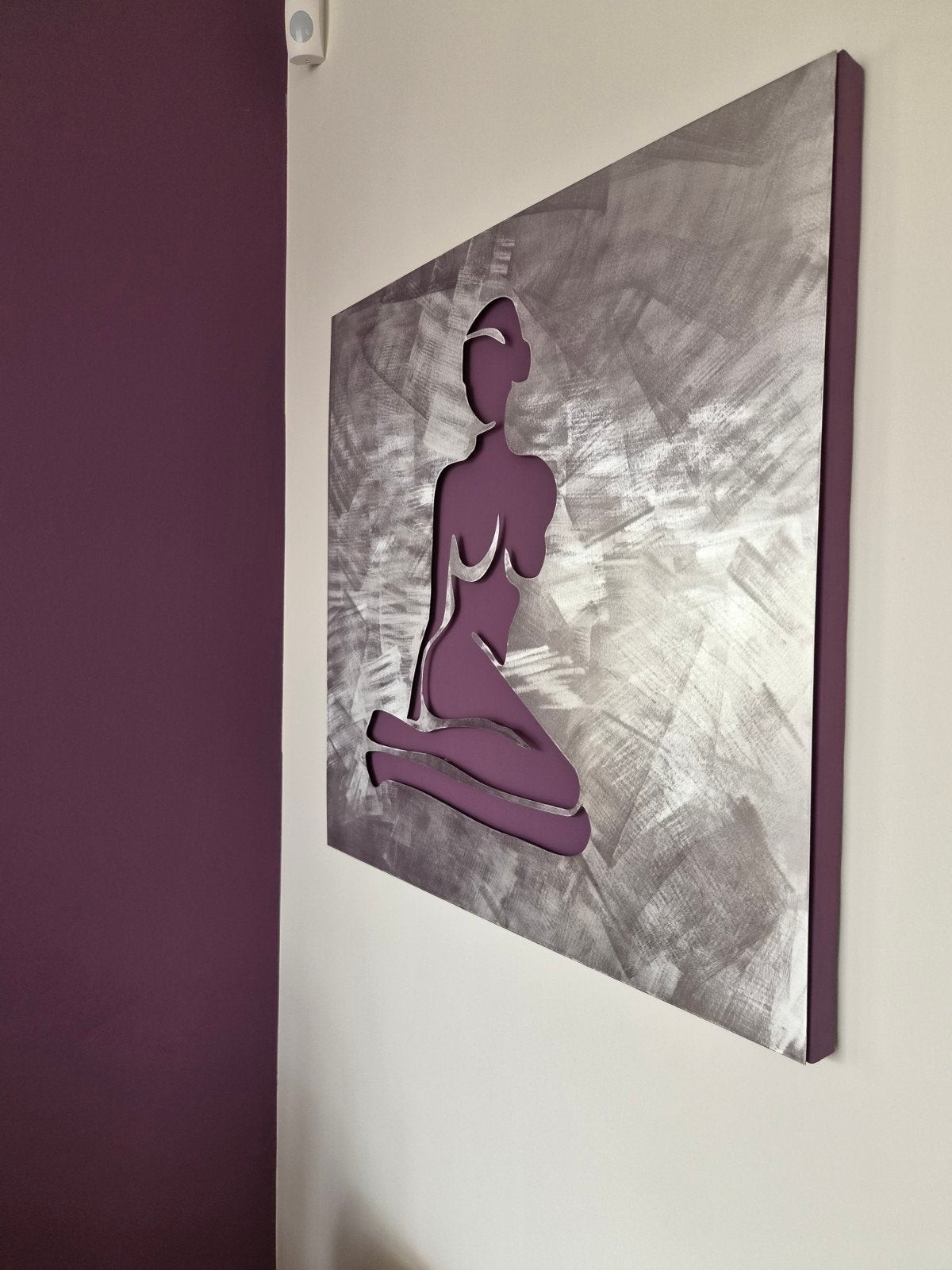 Modern kunstwerk: Zittende vrouw in paars en zilver, Ophalen, 50 – 75, Zo goed als nieuw, Schilderij