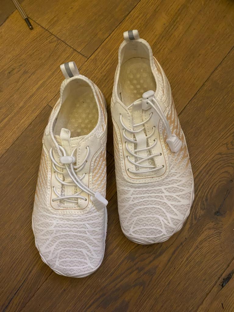 Comfortabele waterschoenen - maat 37, Kleding | Dames, Schoenen, Ophalen of Verzenden, Zo goed als nieuw, Wit, Overige typen
