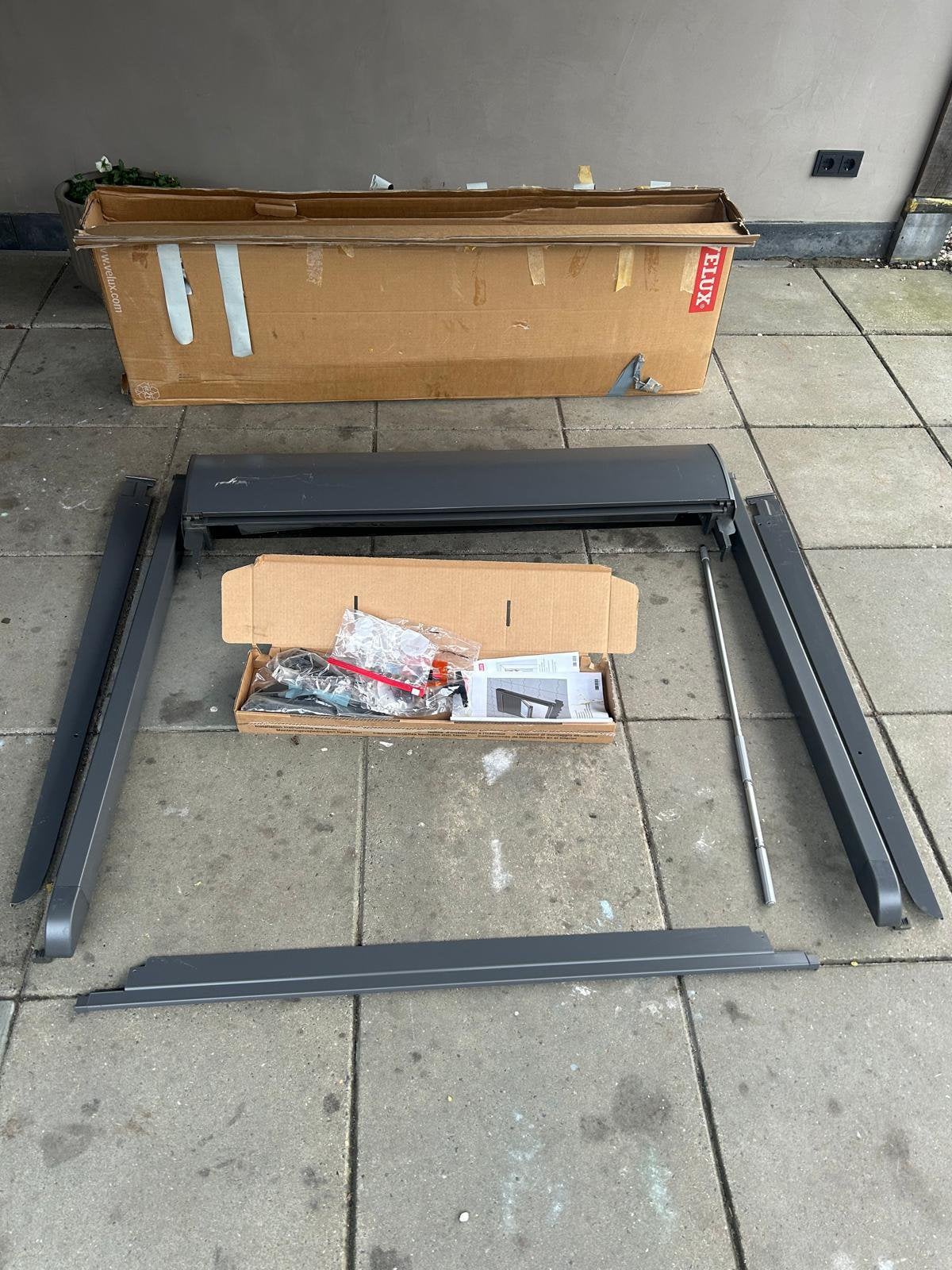 Velux dakraam rolluik, Doe-het-zelf en Verbouw, Rolluiken, 100 tot 150 cm, Ophalen of Verzenden, Zo goed als nieuw, Overige kleuren