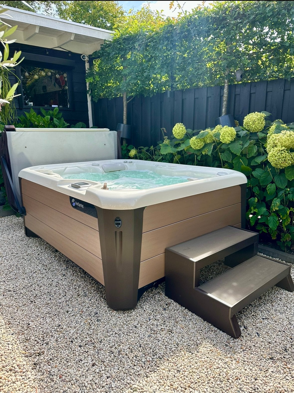 HotSpring Highlife Jetsetter LX topmodel jacuzzi nieuwstaat, Tuin en Terras, Ophalen, Zo goed als nieuw, Trap, Vast