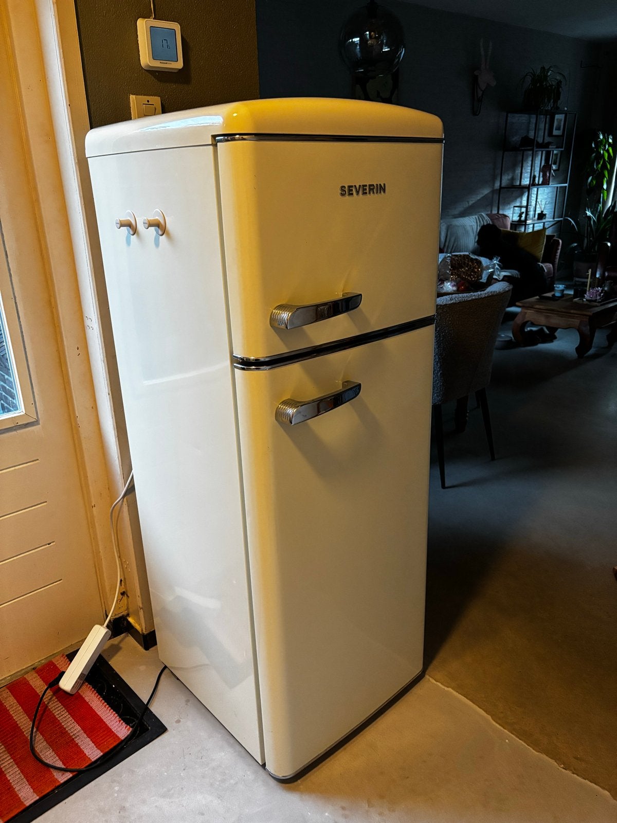Severin Retro Koelkast met Vriezer - Crème, Ophalen, 150 tot 200 liter, Gebruikt, Met aparte vriezer