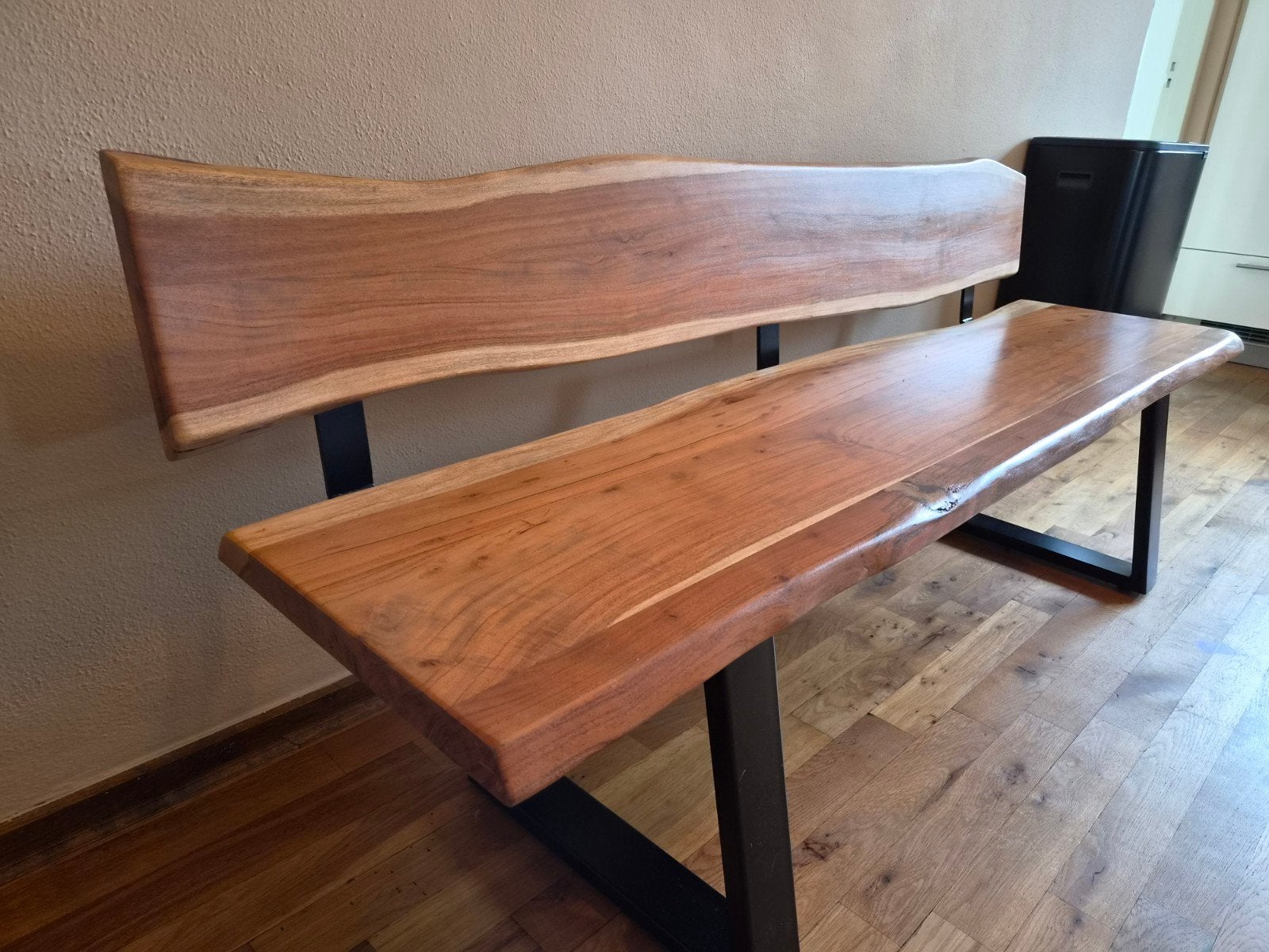 Massief houten boomstam bank met rugleuning, Ophalen, Bruin, Zo goed als nieuw, Vijf, Zes of meer stoelen