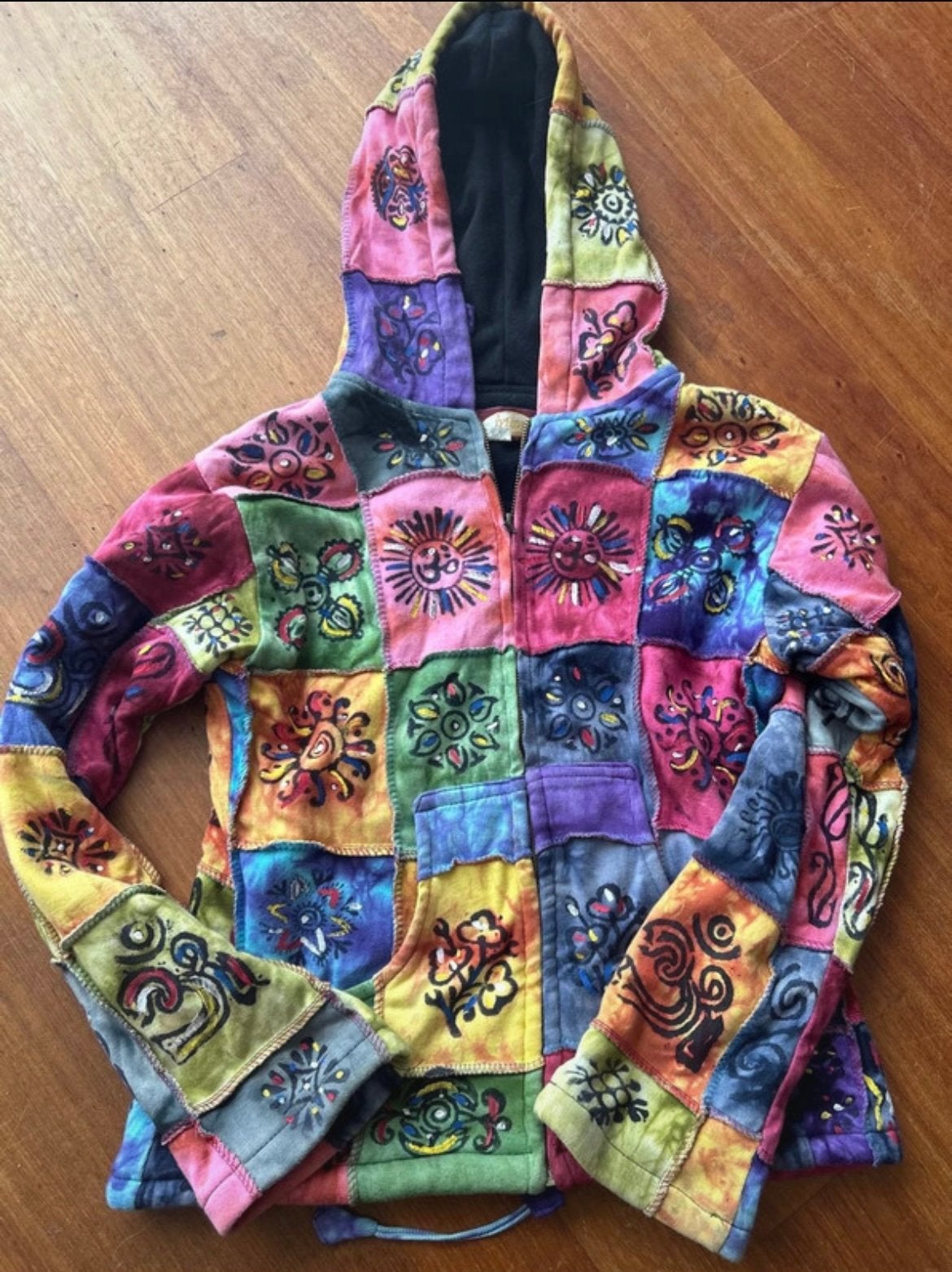 Kleurrijke Patchwork Hoodie met Hippie/Boho Stijl, Ophalen of Verzenden, Nieuw, Maat 38/40 (M), Meerkleurig