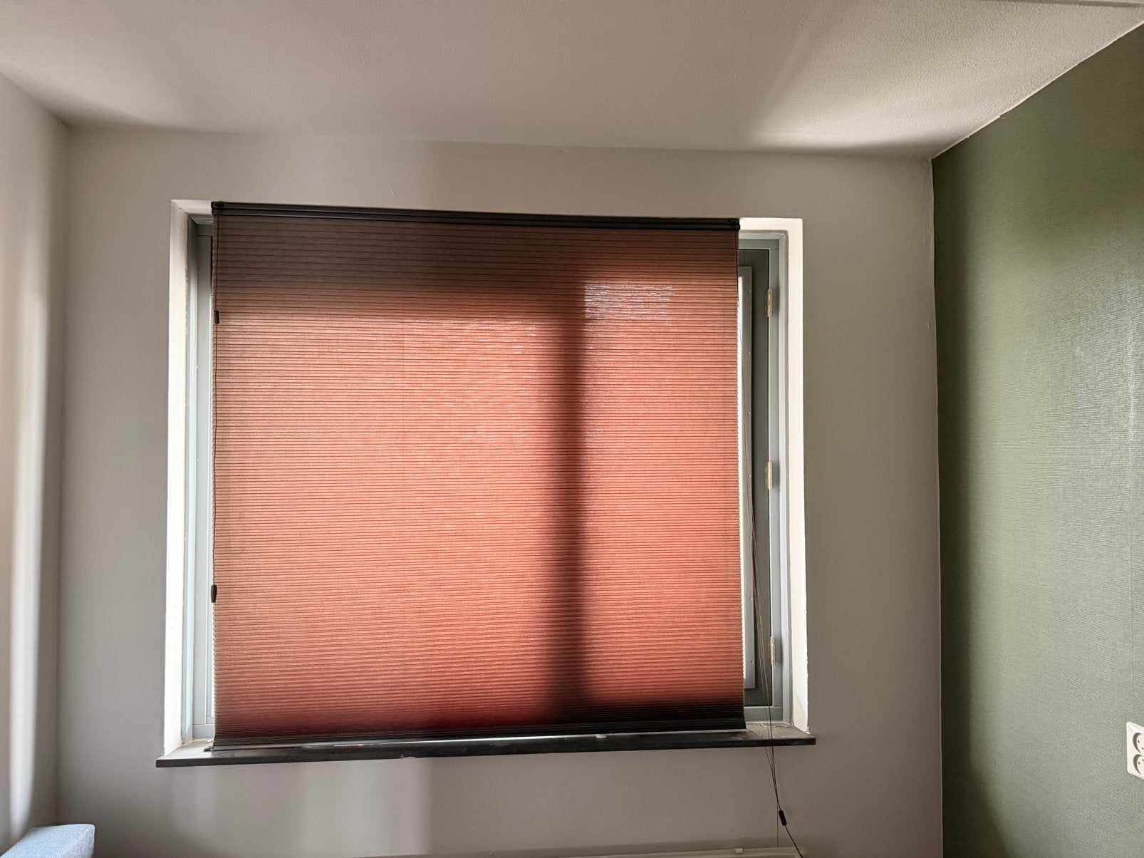 Gloednieuwe dubbele plissé gordijnen, Ophalen, Zo goed als nieuw, Bruin