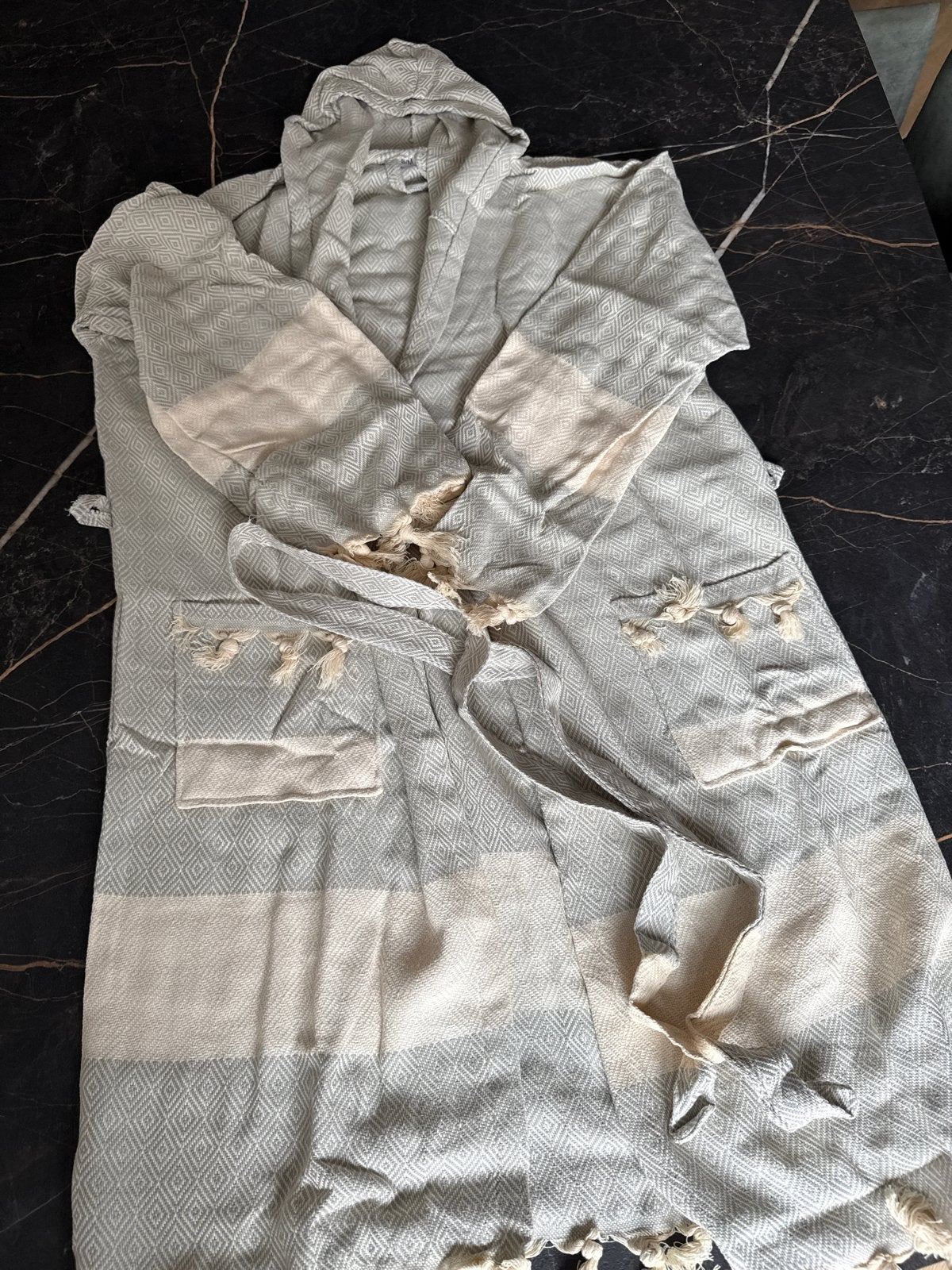 Lichtgrijze badjas met patroon en kwastjes maat s/m, Ophalen of Verzenden, Grijs