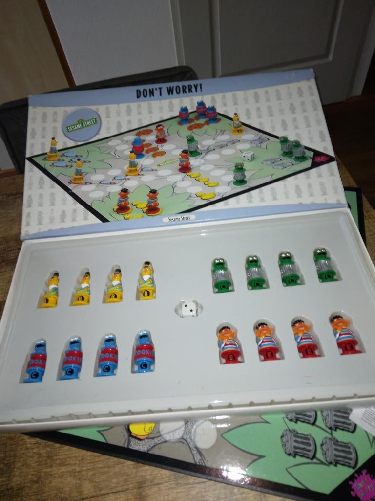 Grote Mens Erger Je Niet Sesamstraat Editie - Bordspel, Hobby en Vrije tijd, Drie of vier spelers, Ophalen of Verzenden, Gebruikt
