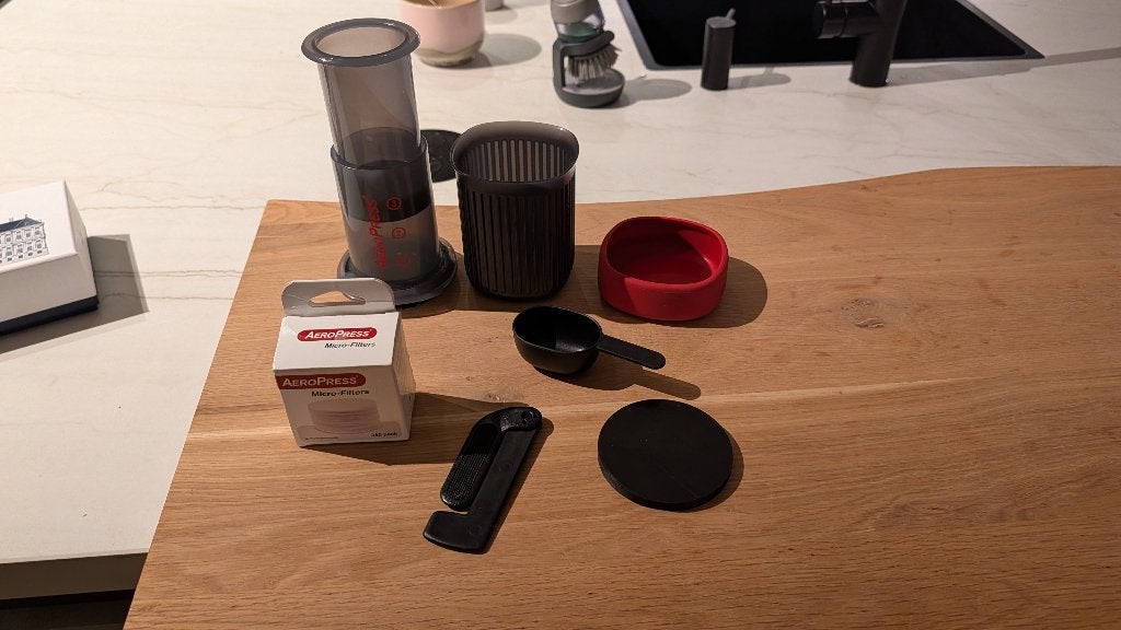 Aeropress koffiezetapparaat met accessoires, Witgoed en Apparatuur, Koffiemachine, Gemalen koffie, Ophalen of Verzenden, Zo goed als nieuw