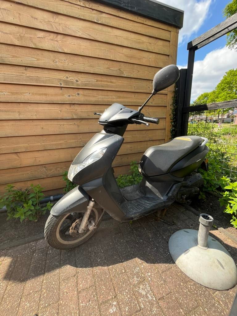 Peugot kisbee rs opknapper, Fietsen en Brommers, Scooters | Peugeot, Ophalen, Gebruikt, Overige modellen, Benzine