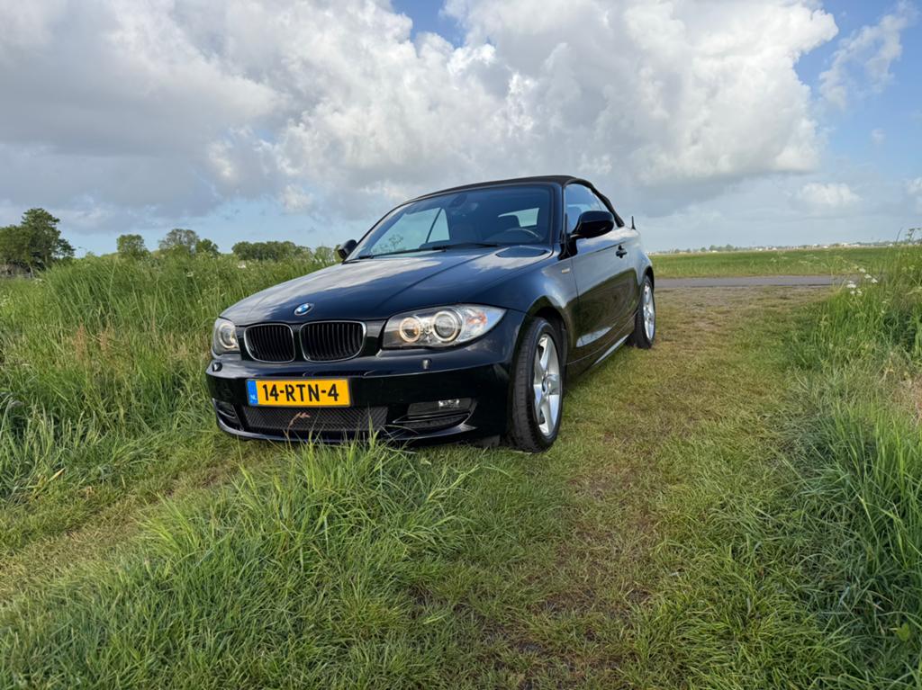 BMW 1-Serie 2.0 118I Cabrio 2011 Zwart, Auto's, BMW, Particulier, 1-Serie, Benzine, C, Cabriolet, Handgeschakeld, Origineel Nederlands