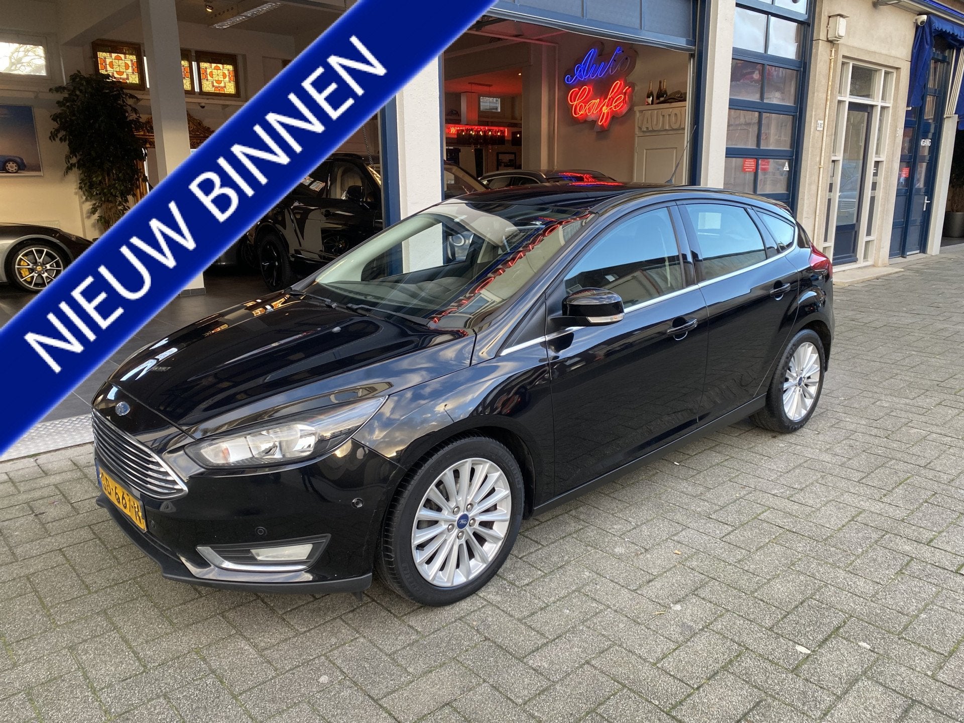 Ford Focus 1.0 Titanium Edition NIEUWE APK. (bj 2015), Gebruikt, Euro 6, Zwart, Origineel Nederlands