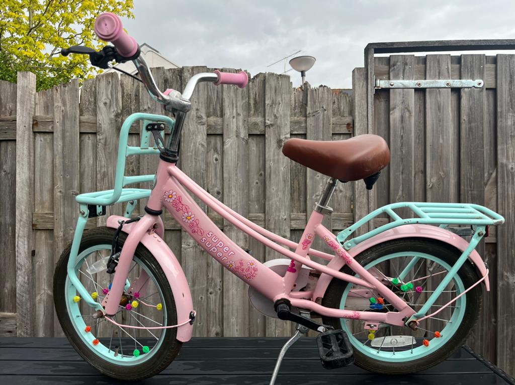 SuperSuper Lola 16 inch meisjesfiets – roze/mint, Ophalen of Verzenden, Gebruikt, Terugtraprem, 16 tot 20 inch
