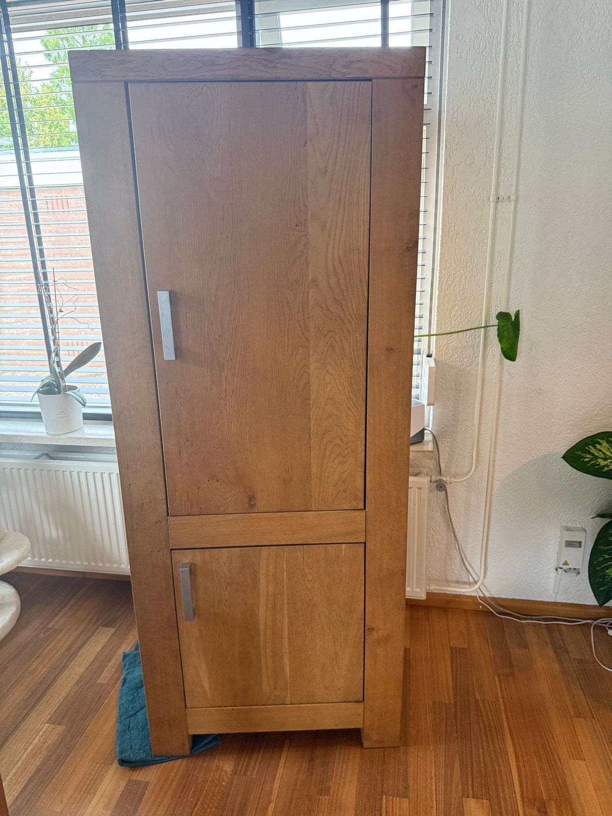 Massief eikenhouten kast met deuren en planken, Gebruikt, Eikenhout, 150 tot 200 cm, 25 tot 50 cm
