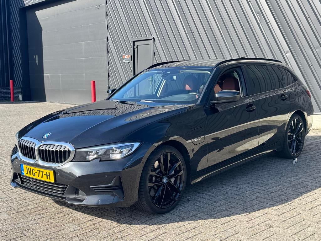 BMW 3-Serie 330e 292pk Aut 2022 Zwart/ LEDER CARPLAY/, Auto's, 1998 cc, Achterwielaandrijving, 4 cilinders, Zwart