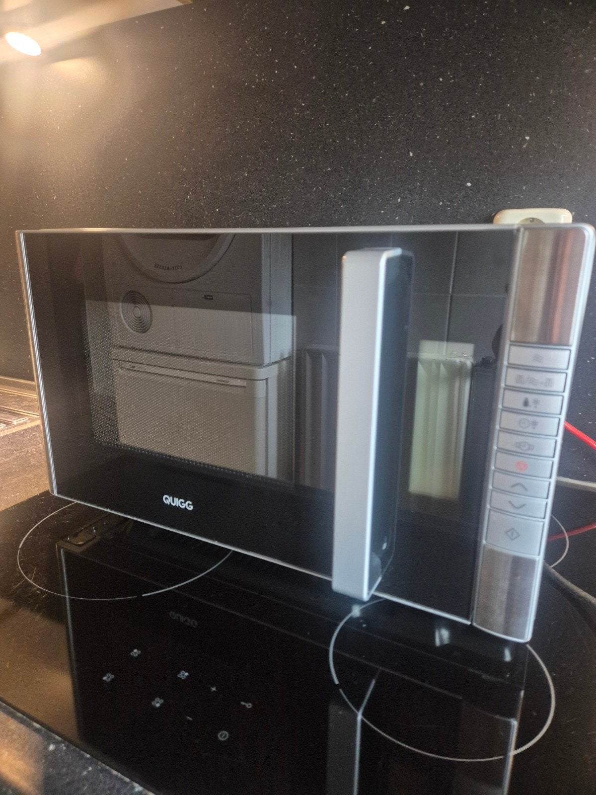 Quigg magnetron / microgolfoven met grill, Ophalen, Zo goed als nieuw, Draaiplateau, Vrijstaand