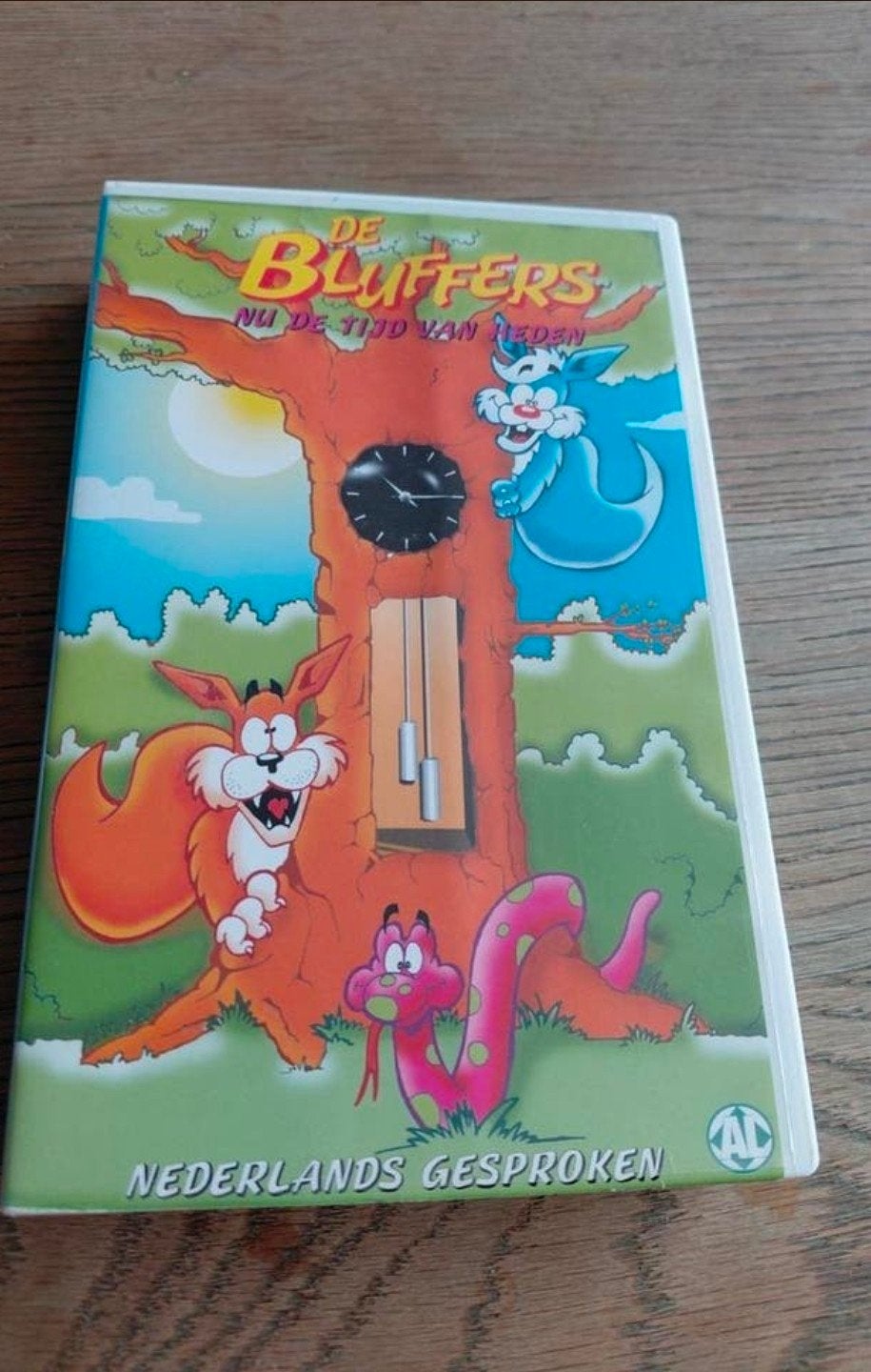 Bluffers aflevering 1 nu de tijd van heden videoband., Gebruikt, Tekenfilm, Alle leeftijden, Ophalen of Verzenden