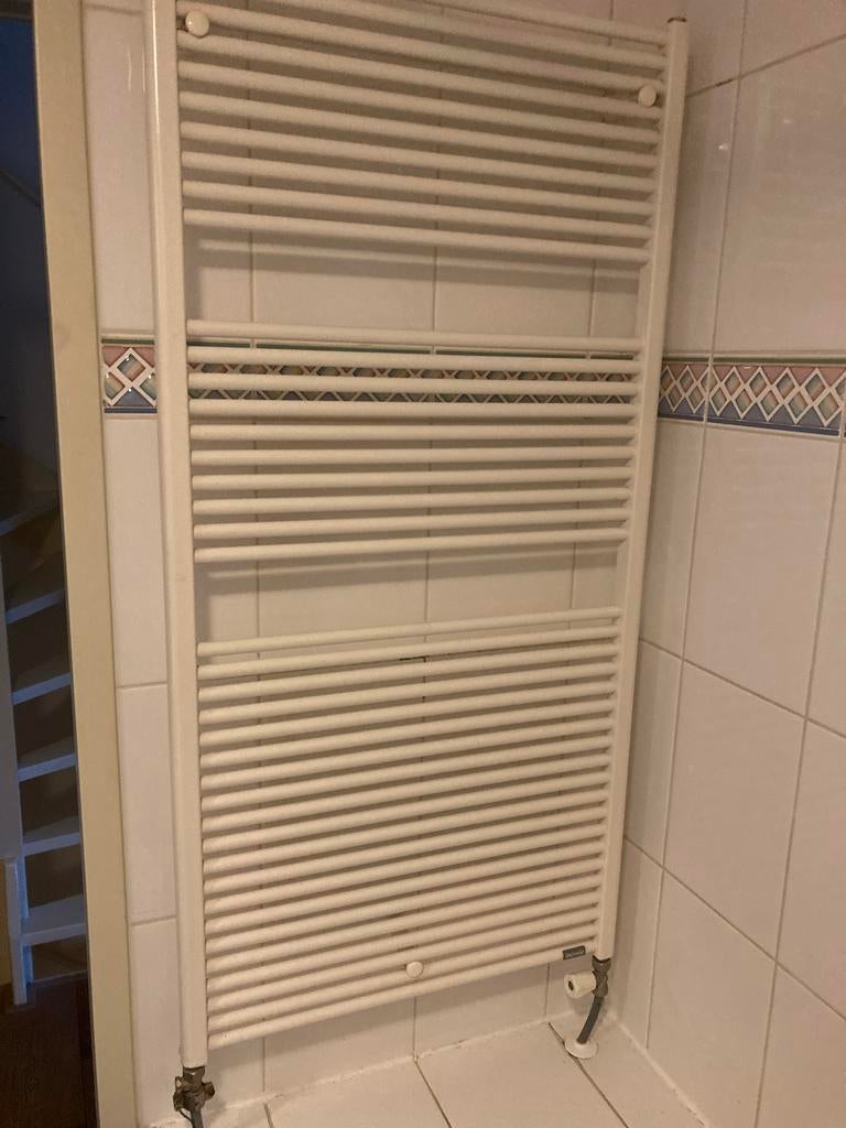 Witte handdoekradiator, Doe-het-zelf en Verbouw, Verwarming en Radiatoren, Zo goed als nieuw, Radiator, 500 tot 800 watt, 80 cm of meer