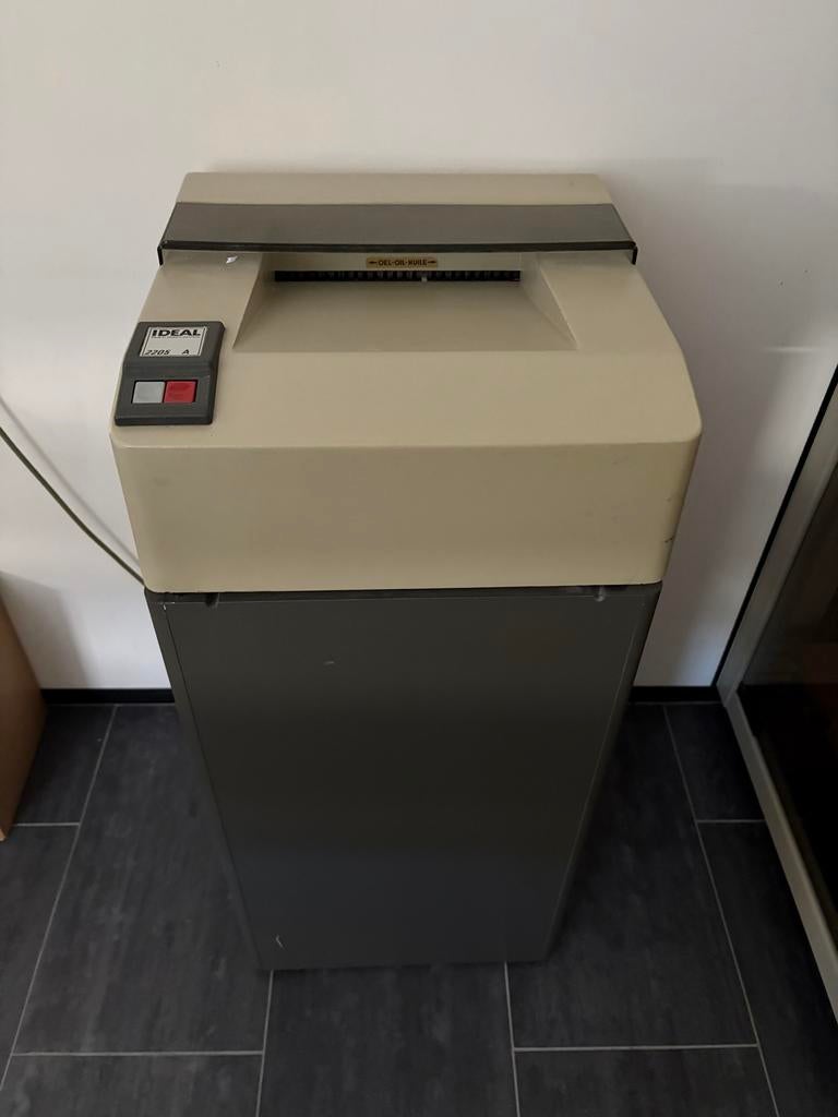 Papierversnipperaar Ideal 2205 A - Werkt nog goed!, Ophalen, Gebruikt