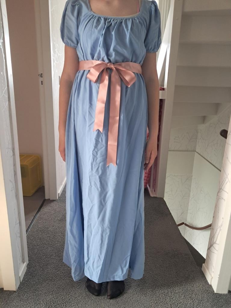 Lichtblauwe Bridgerton/Regency jurk met roze lint, Blauw, Ophalen of Verzenden, Maat 36 (S), Onder de knie